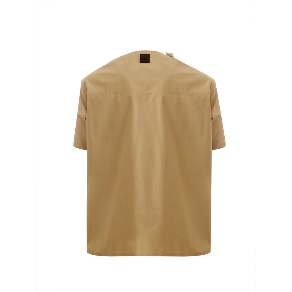 T-shirt en coton marron de la marque Emporio Armani, coupe classique et logo discret visible sur le devant.