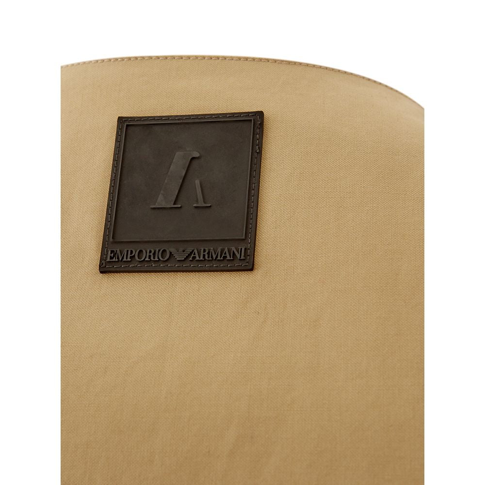 T-shirt en coton marron de la marque Emporio Armani, coupe classique avec logo discret sur la poitrine.