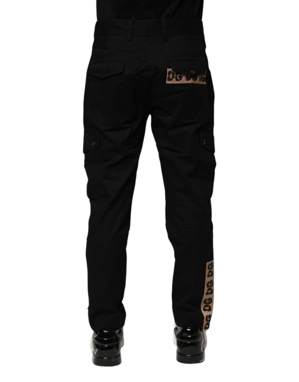 Pantalons cargo décontractés en coton noir de Dolce & Gabbana, style casual et tendance, visibles avec poches et ceinture.