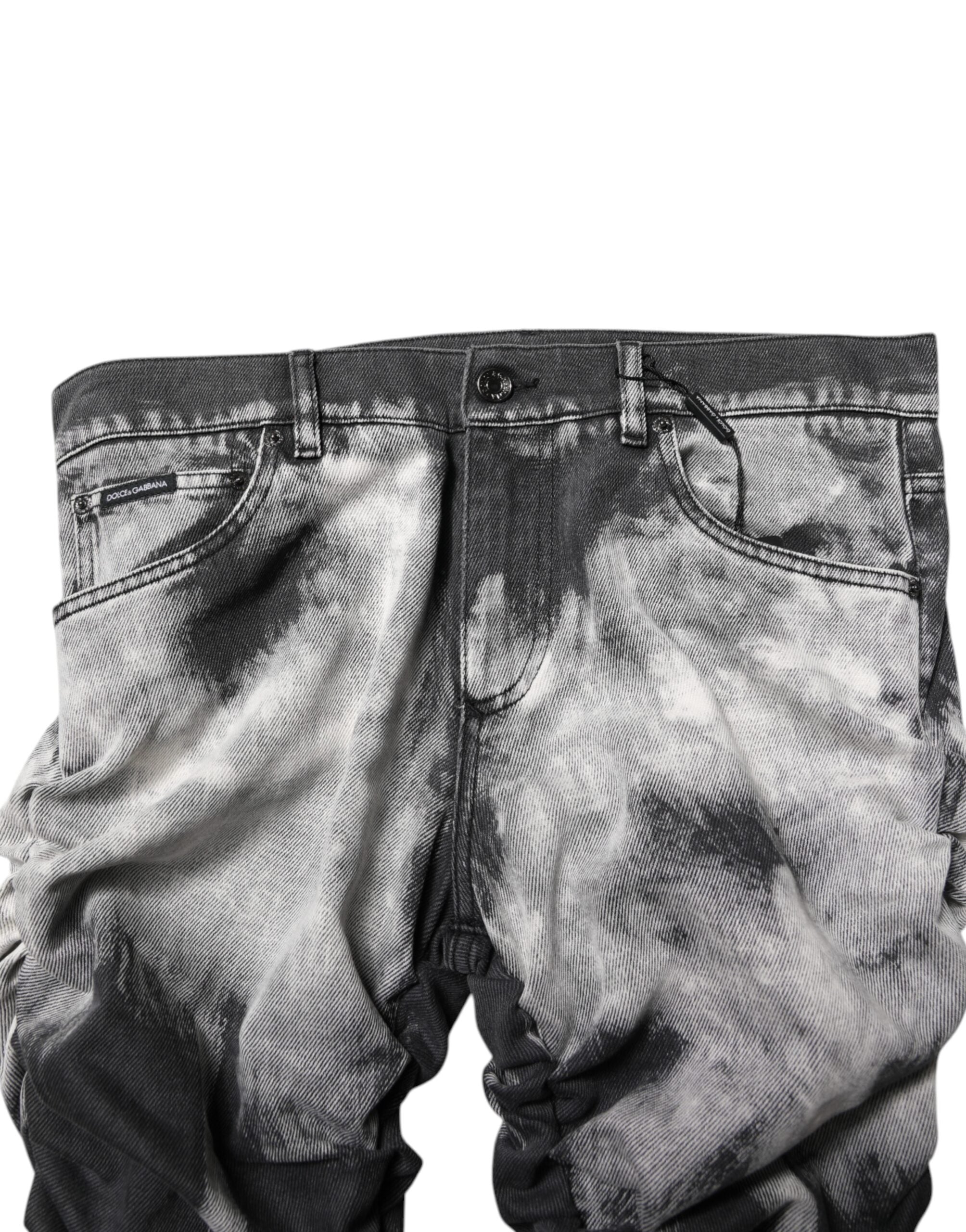 Jeans droits en denim tie-dye noir de Dolce & Gabbana, style décontracté et tendance, visible avec détails de couture.