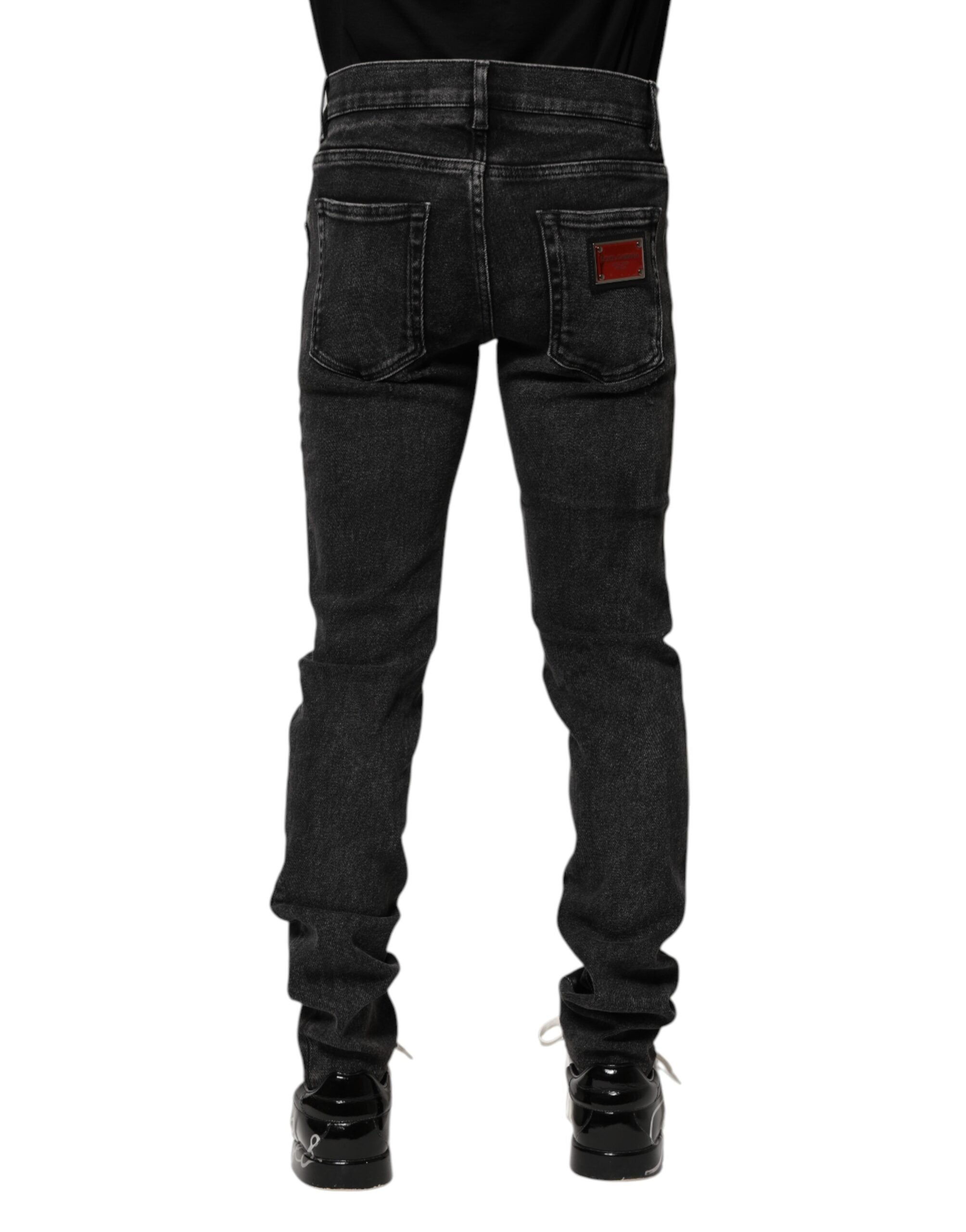 Jeans slim en coton noir de Dolce & Gabbana pour homme, style denim skinny avec détails modernes.