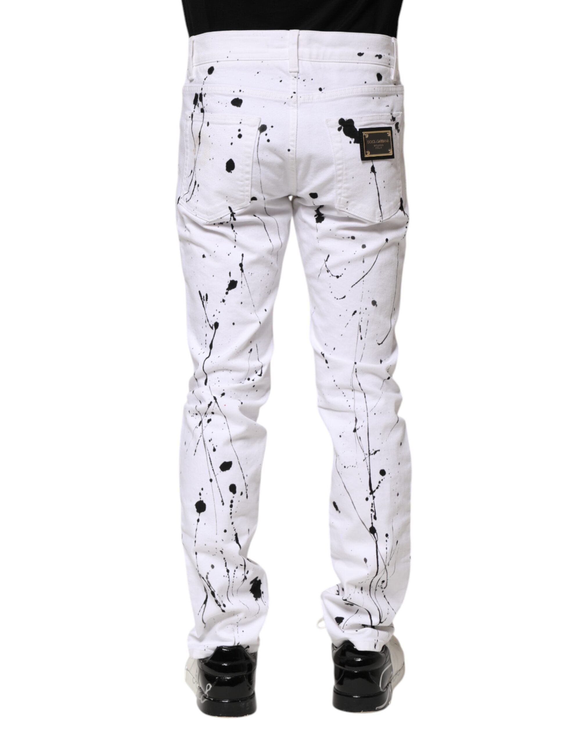 Jeans skinny en denim blanc Dolce & Gabbana avec motif ColorSplash, ajustés et modernes, visibles sur l'image.