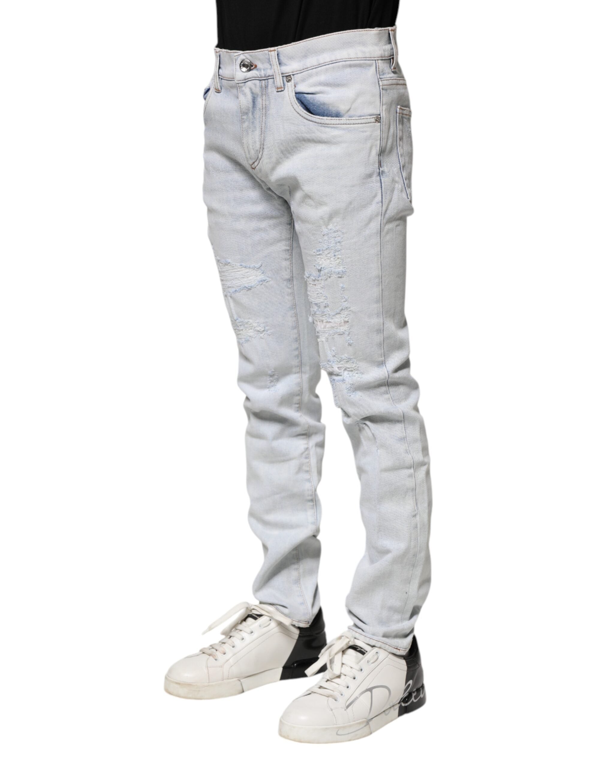 Jeans skinny en denim déchiré Light Blue de Dolce & Gabbana, style décontracté et tendance, visibles avec détails usés.
