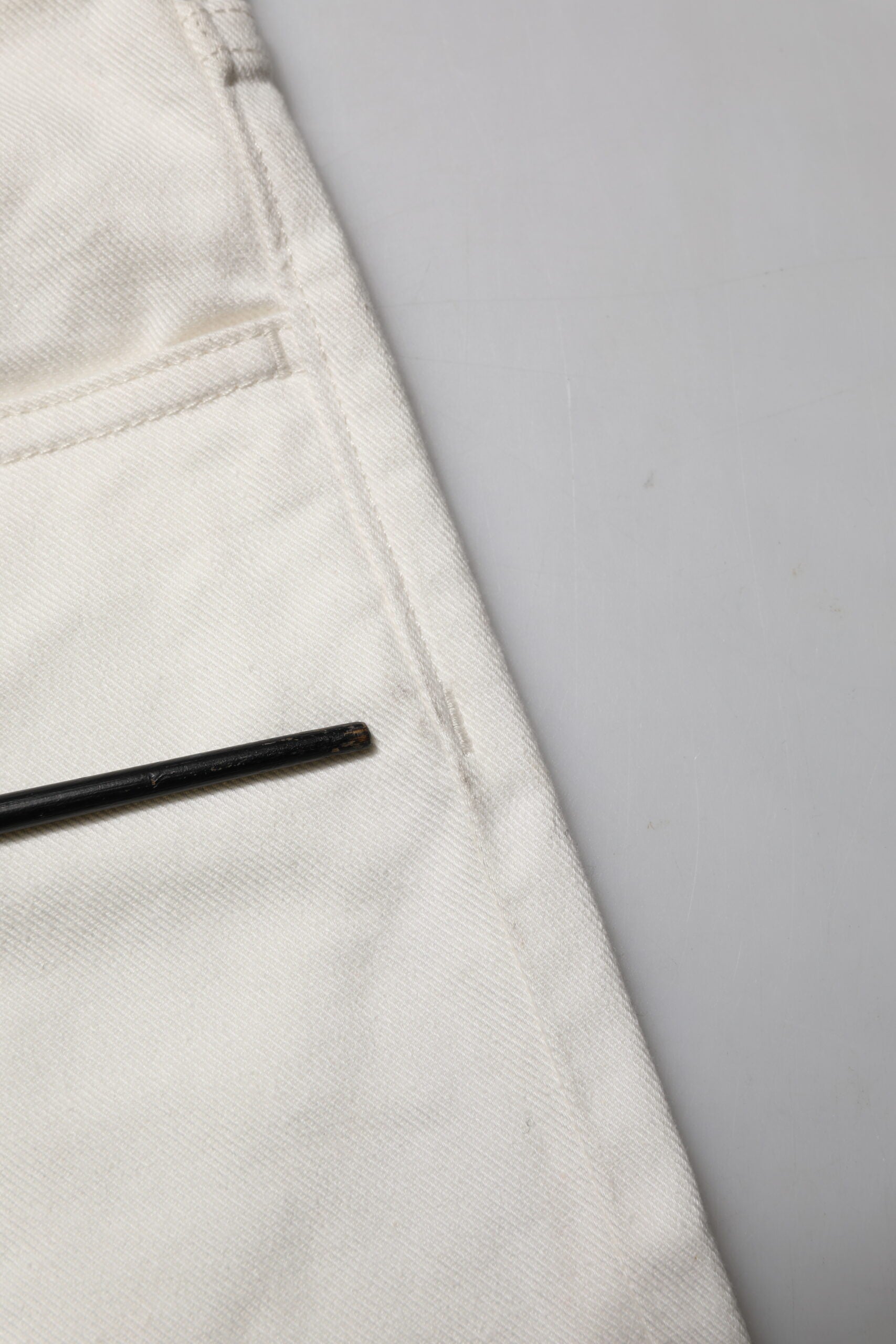 Jeans skinny en coton blanc pour homme de Dolce & Gabbana, coupe ajustée et détails classiques.