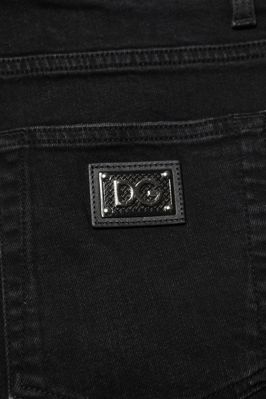 Jeans slim en coton noir Dolce & Gabbana pour homme, coupe skinny, avec détails en denim.