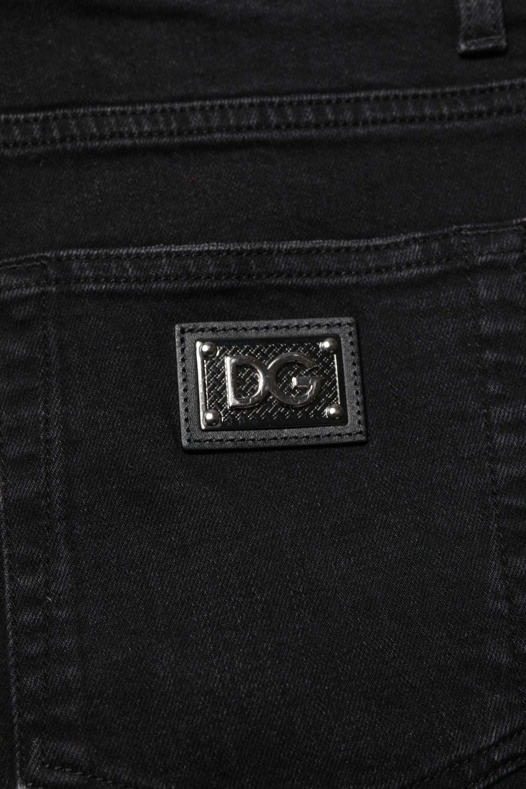 Jeans slim en coton noir Dolce & Gabbana pour homme, coupe skinny, avec détails en denim.
