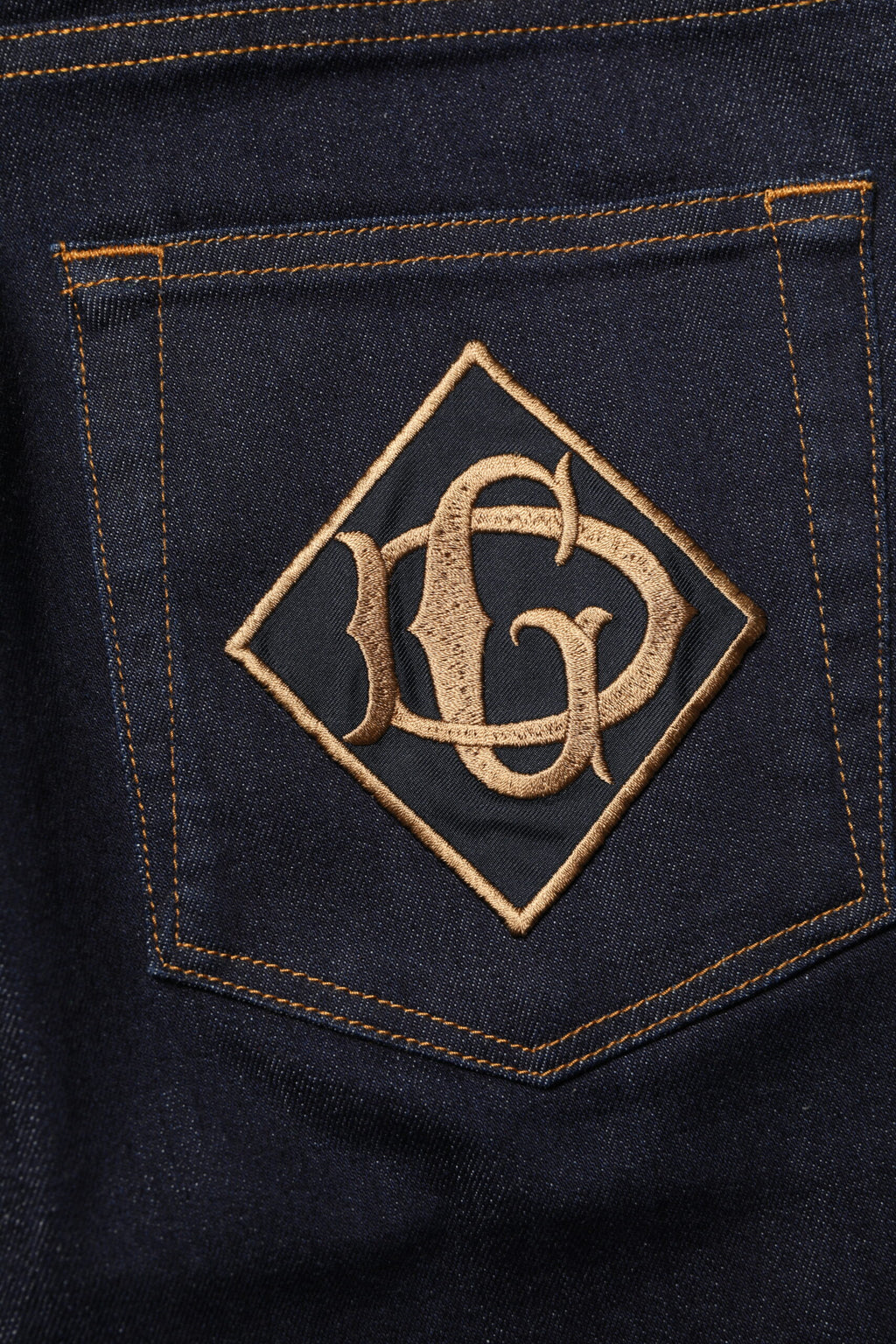 Jeans slim en coton noir de Dolce & Gabbana pour homme, coupe skinny, avec détails en denim.