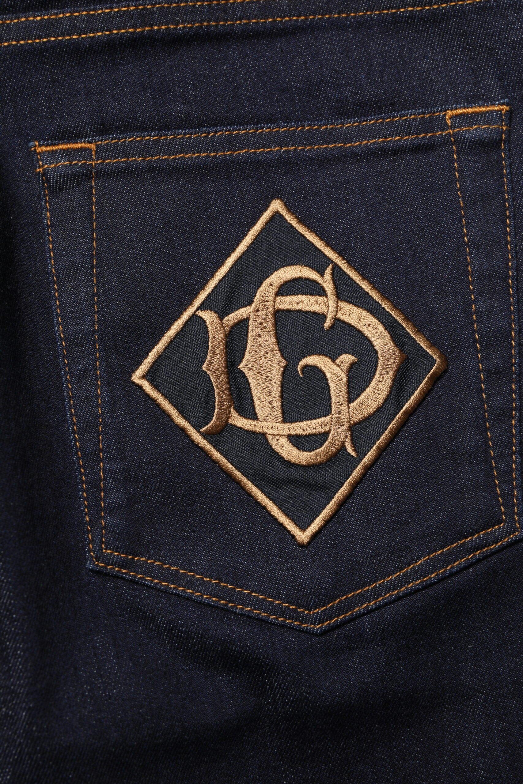 Jeans slim en coton noir de Dolce & Gabbana pour homme, coupe skinny, avec détails en denim.