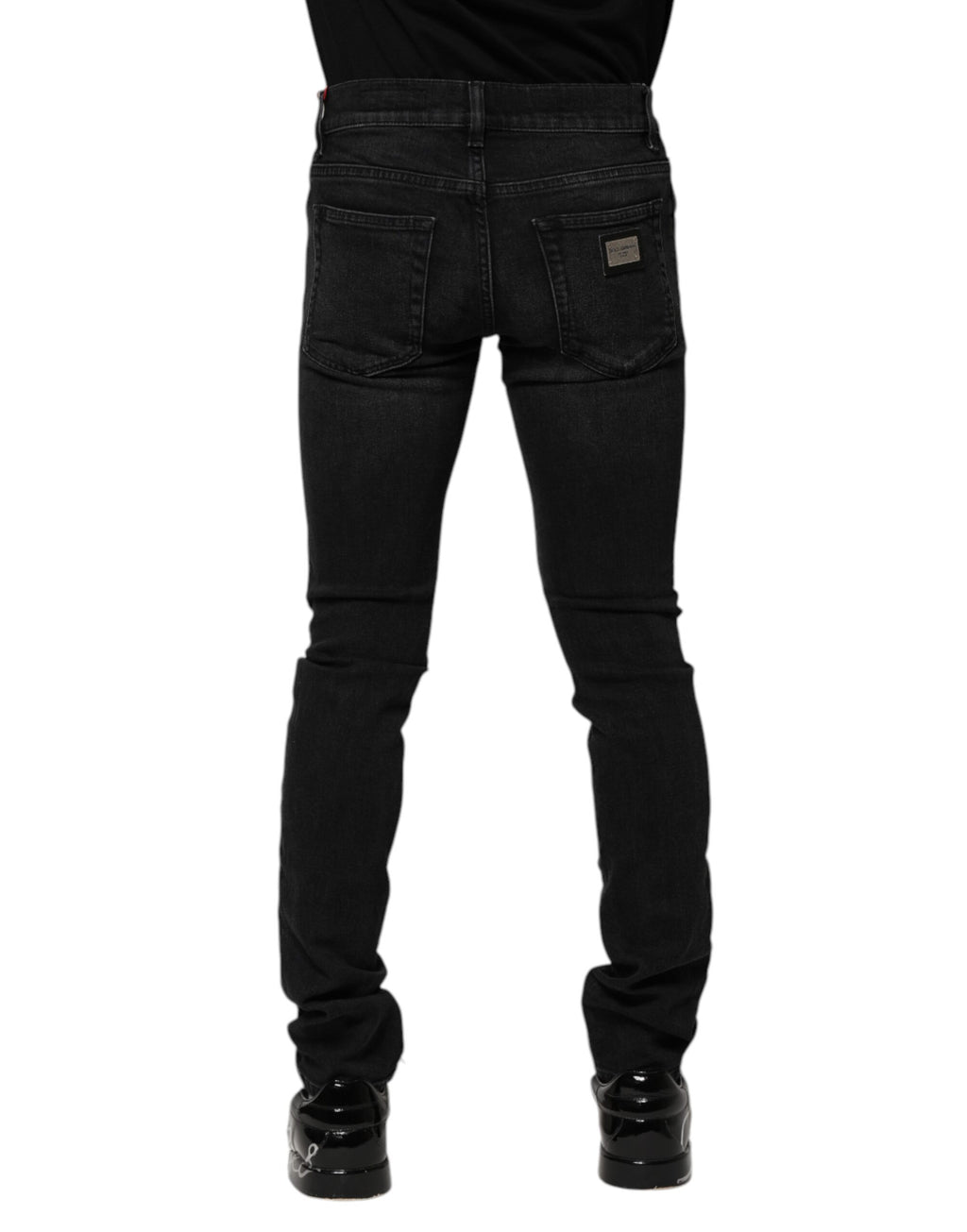 Jeans homme Dolce & Gabbana en coton noir, coupe skinny, denim élégant avec détails modernes.