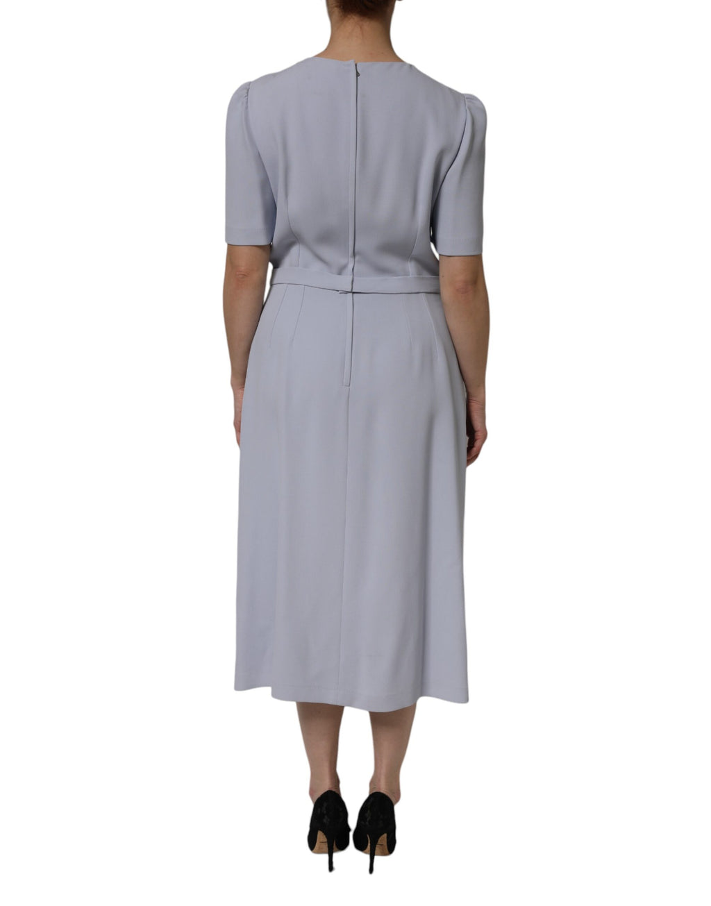 Robe midi élégante Dolce & Gabbana en viscose grise à manches courtes, coupe ajustée et style sophistiqué.
