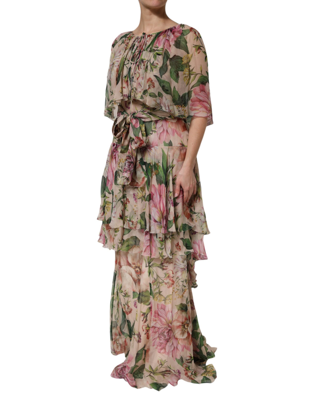 Robe longue maxi à fleurs roses Dolce & Gabbana avec jupe en plusieurs couches et style élégant.