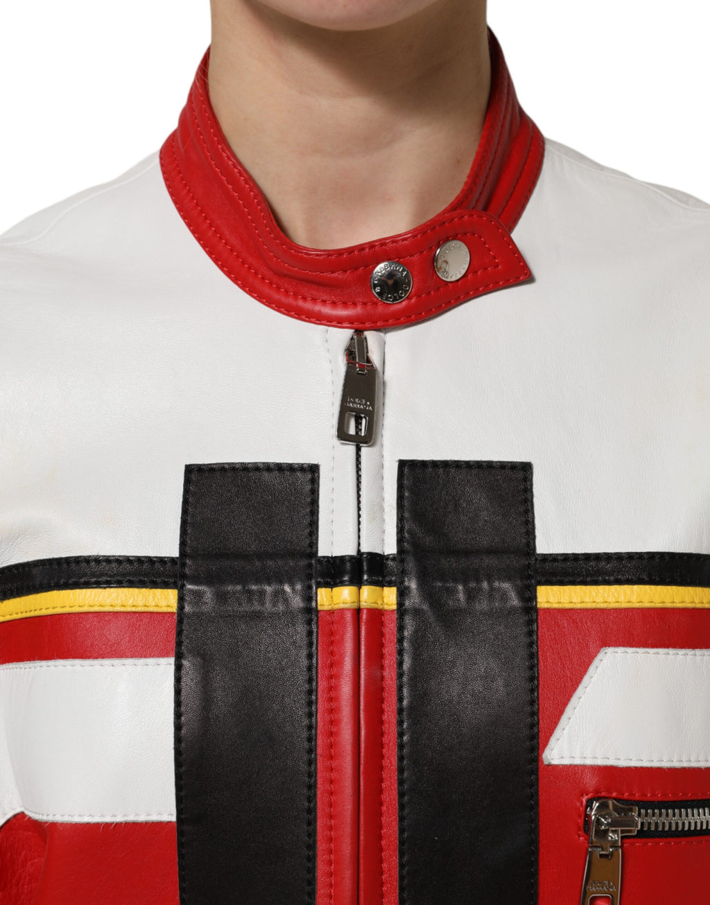 Veste en cuir multicolore Dolce & Gabbana, blouson biker à fermeture éclair intégrale, style tendance et coloré.