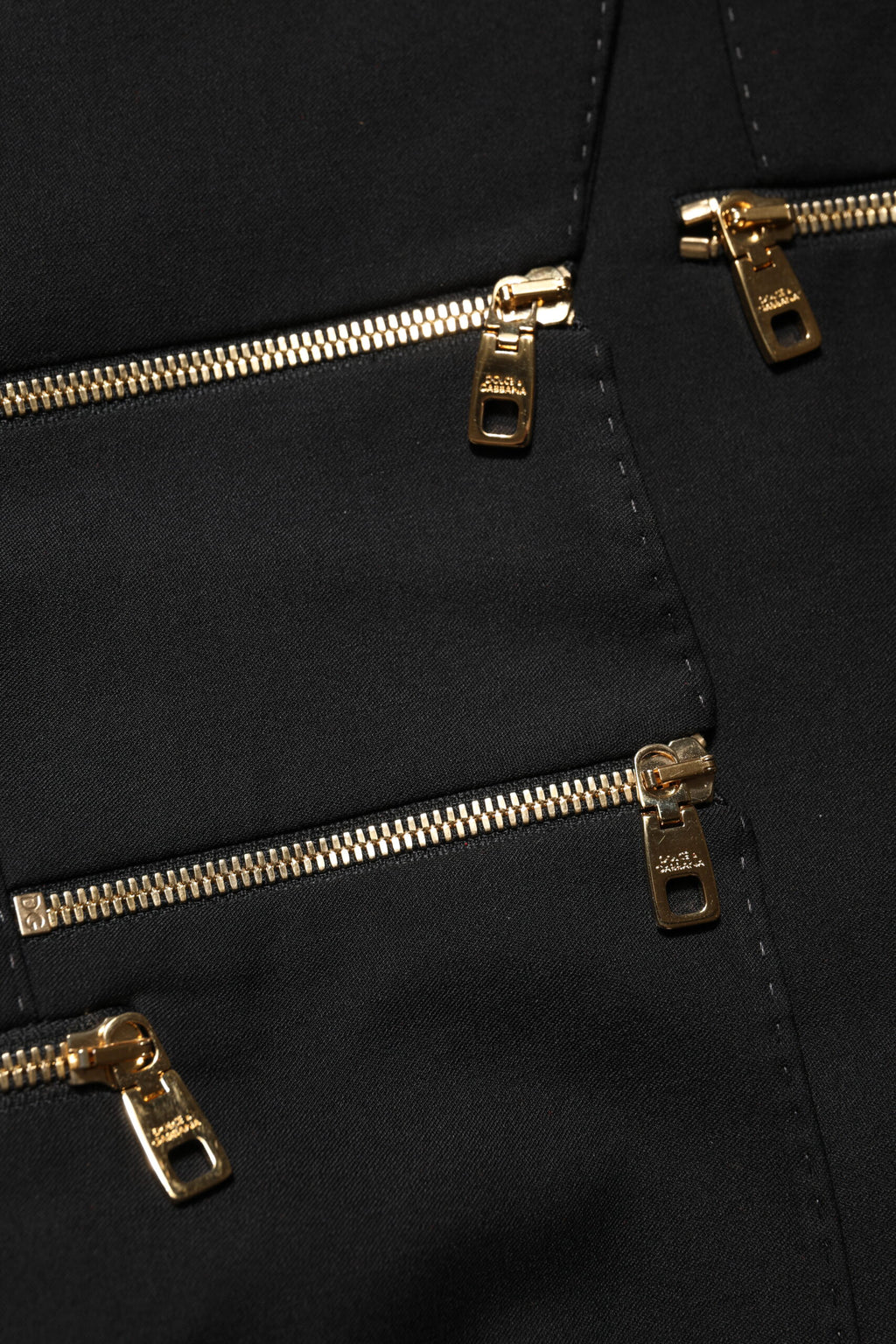 Veste blazer noire en laine Dolce & Gabbana avec fermeture éclair et détails sophistiqués.