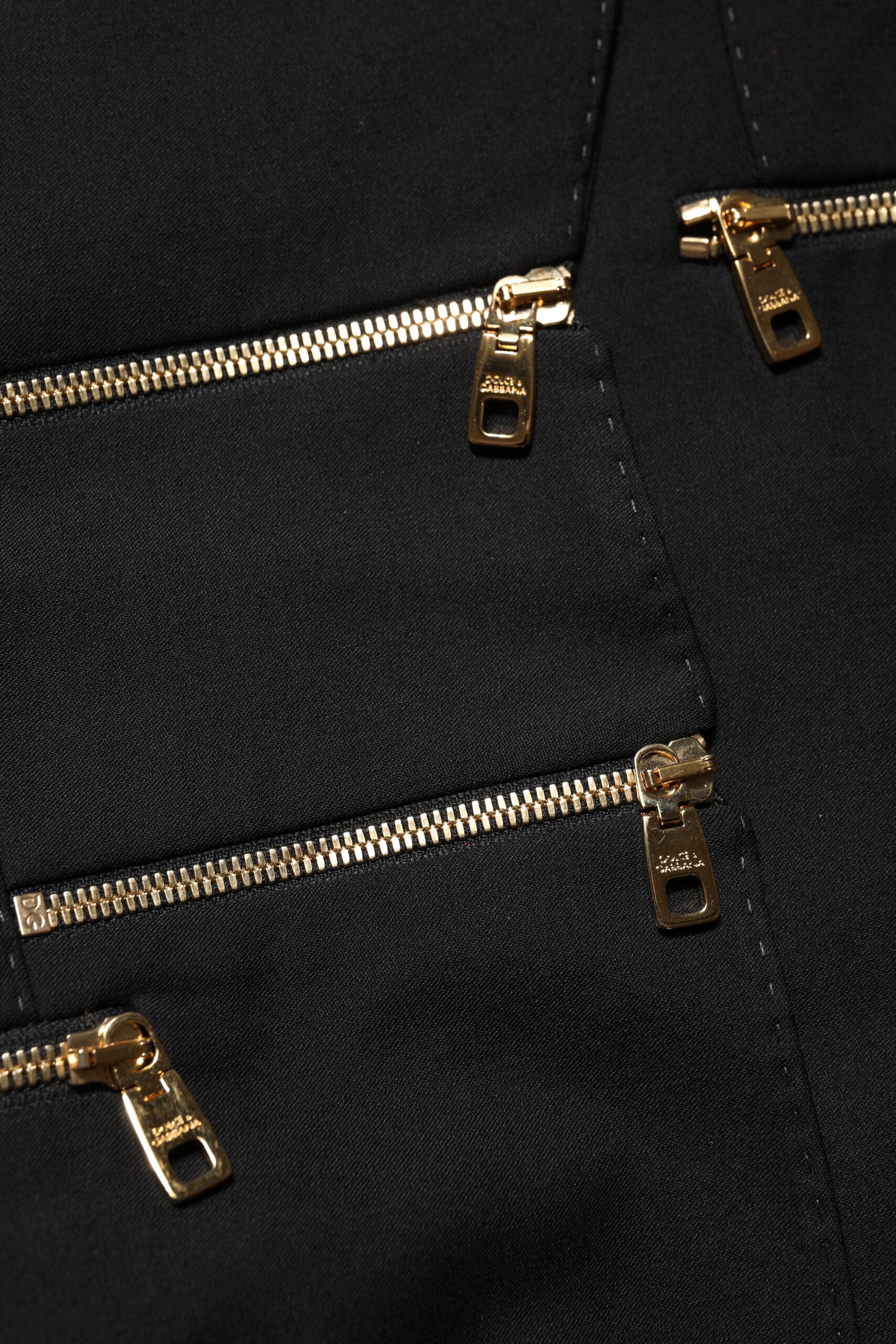 Veste blazer noire en laine Dolce & Gabbana avec fermeture éclair et détails sophistiqués.