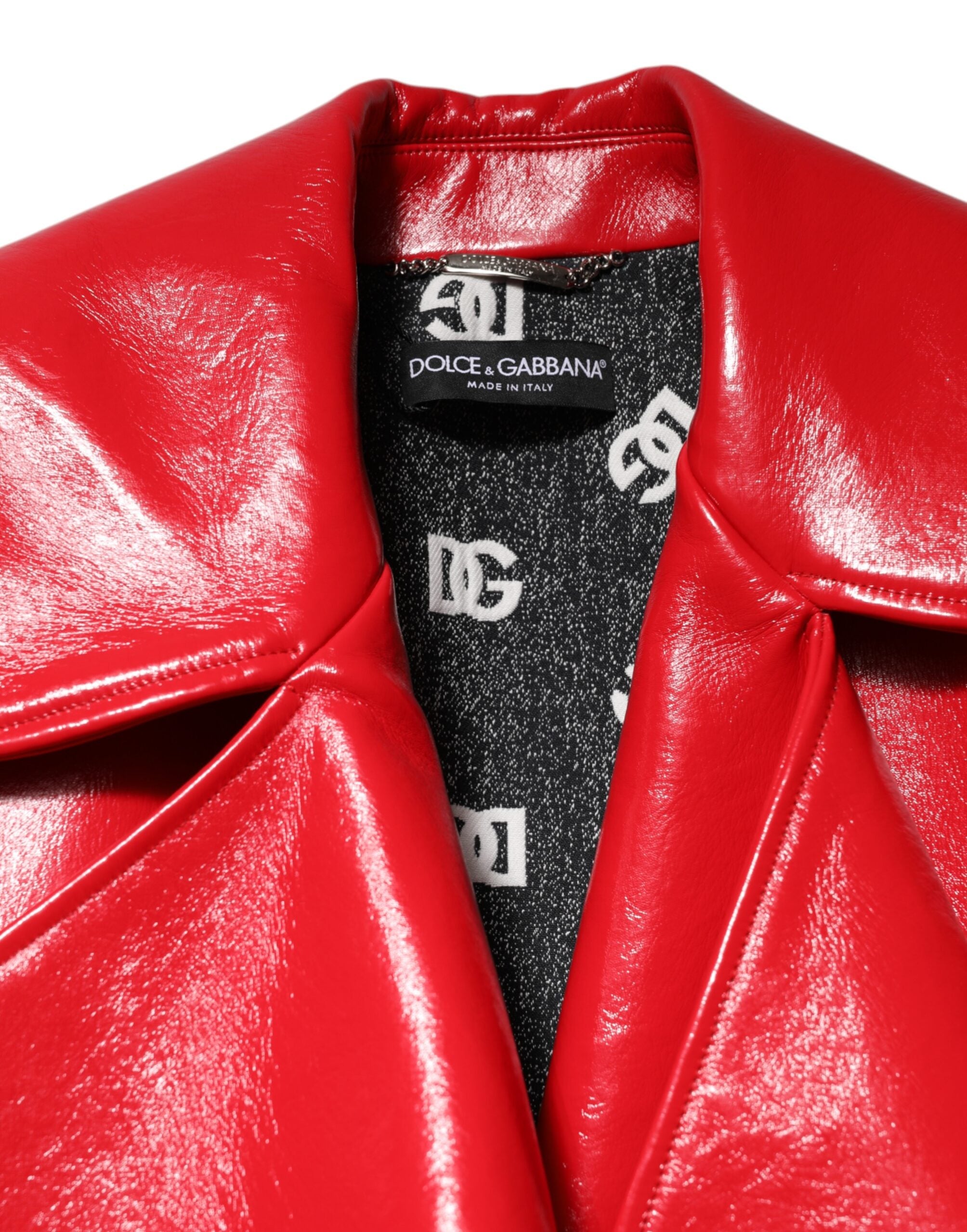 Veste en cuir d'agneau rouge Dolce & Gabbana avec fermeture éclair complète, mode élégante et sophistiquée.