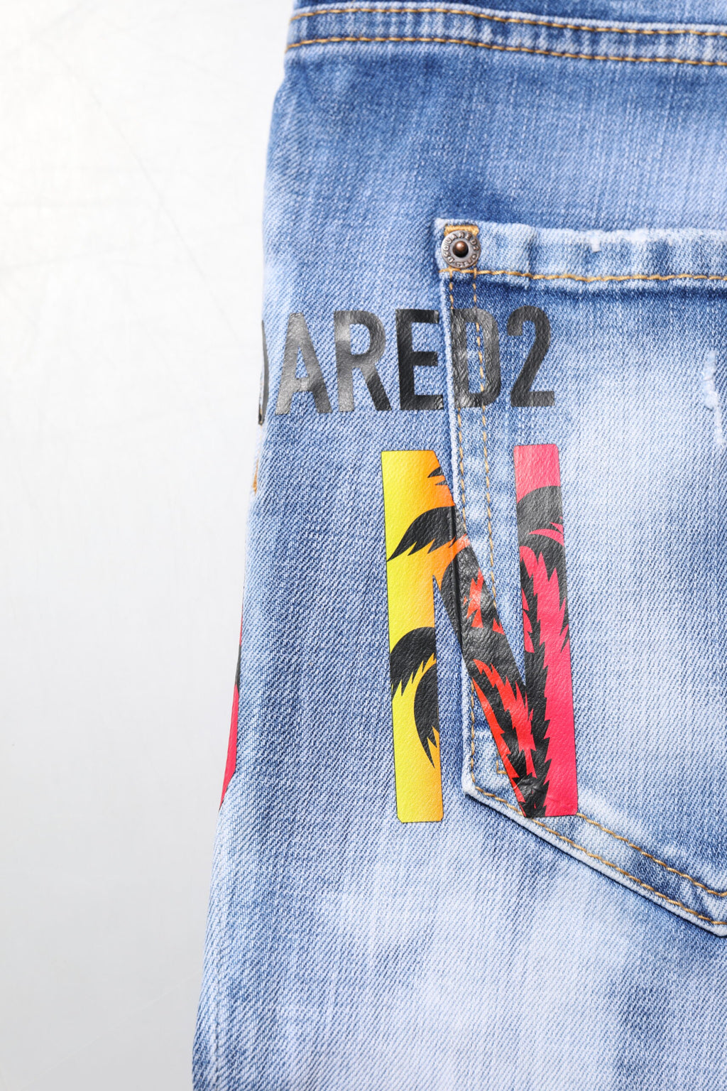 Jeans skinny en coton délavé bleu à taille moyenne de Dsquared², coupe ajustée et denim tendance.