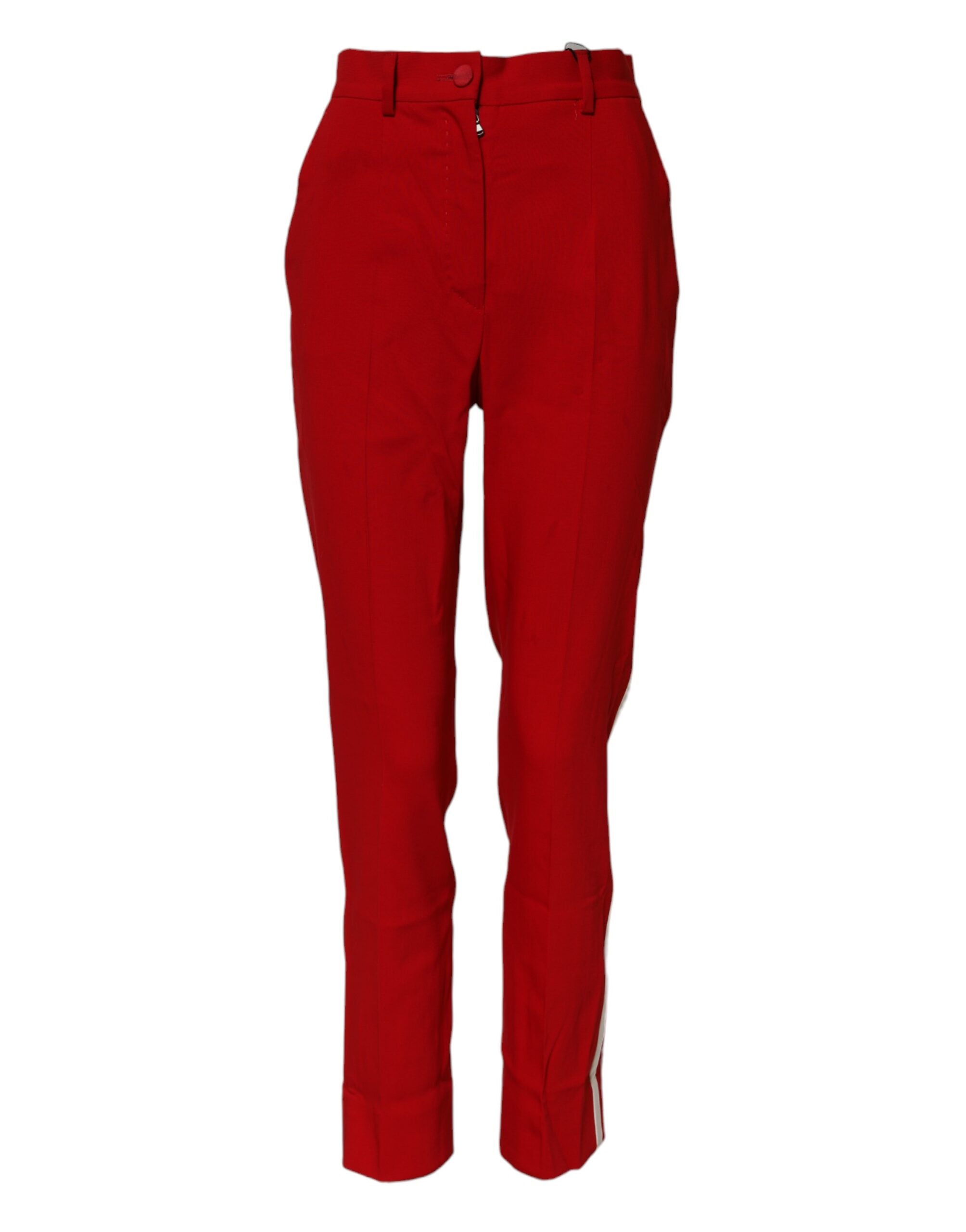 Pantalon en laine rouge Dolce & Gabbana, taille moyenne, coupe tapered, vue de face sur le mannequin.