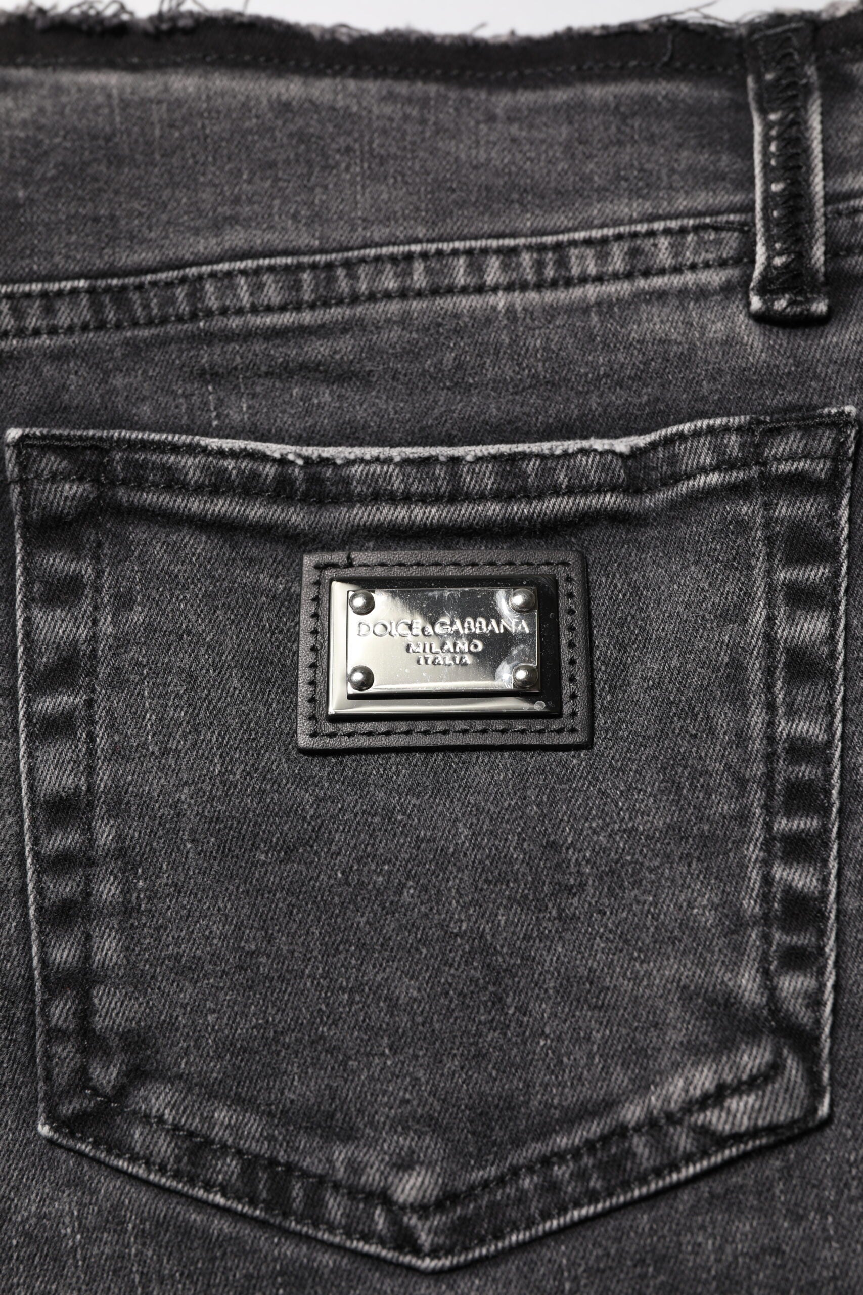 Jeans skinny gris en coton à taille moyenne de Dolce & Gabbana, coupe ajustée et style élégant.