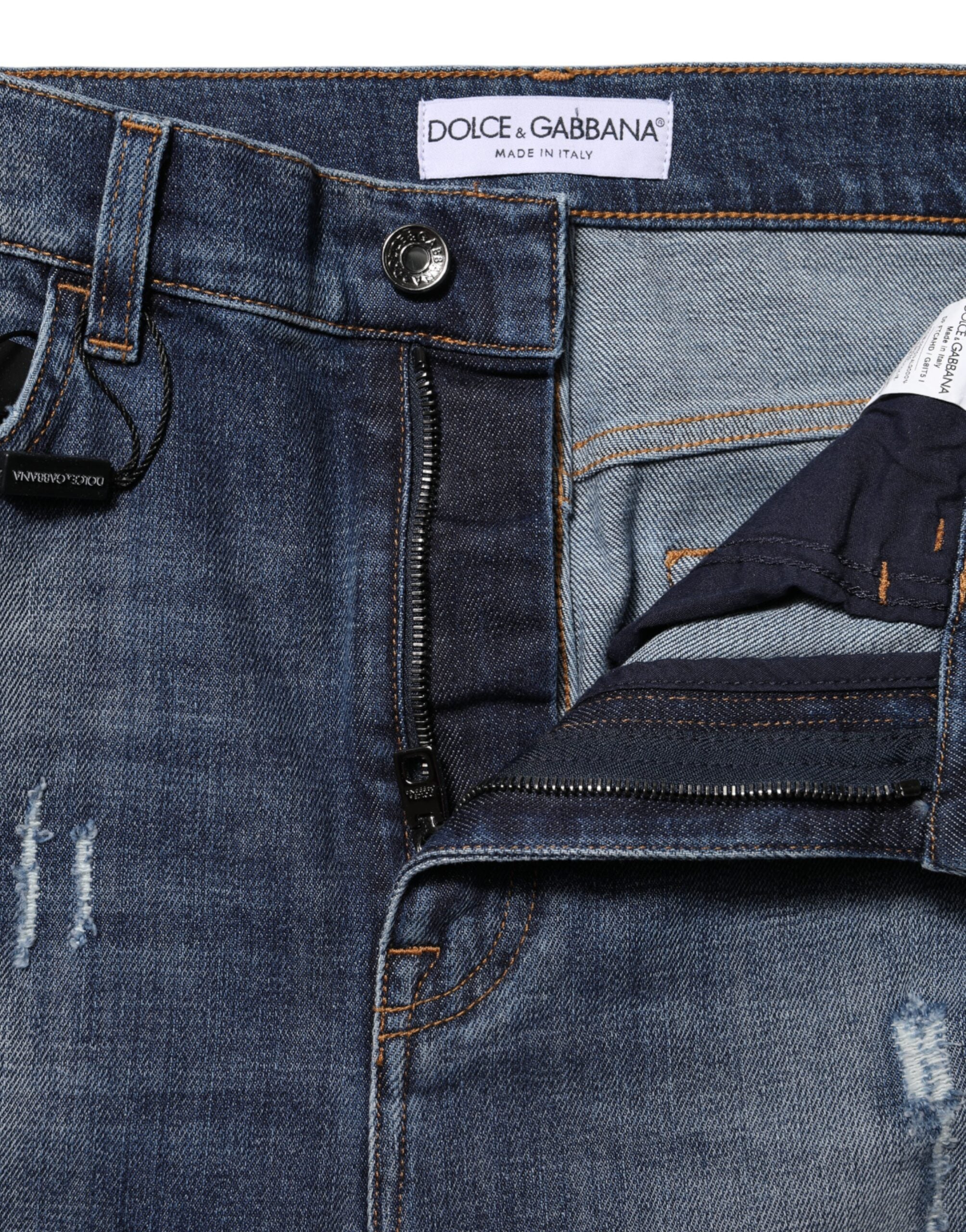 Jeans en denim bleu Dolce & Gabbana, taille haute, en coton lavé, visibles avec une coupe classique et détails de couture.
