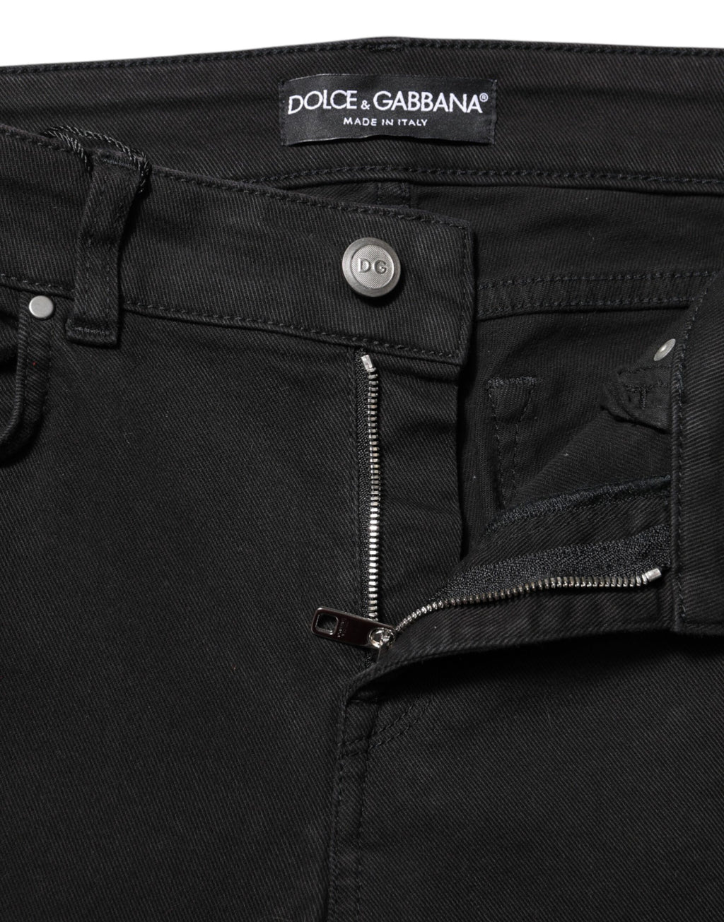Jeans skinny en coton noir de Dolce & Gabbana, taille mi-haute, denim ajusté et élégant, visible en gros plan.