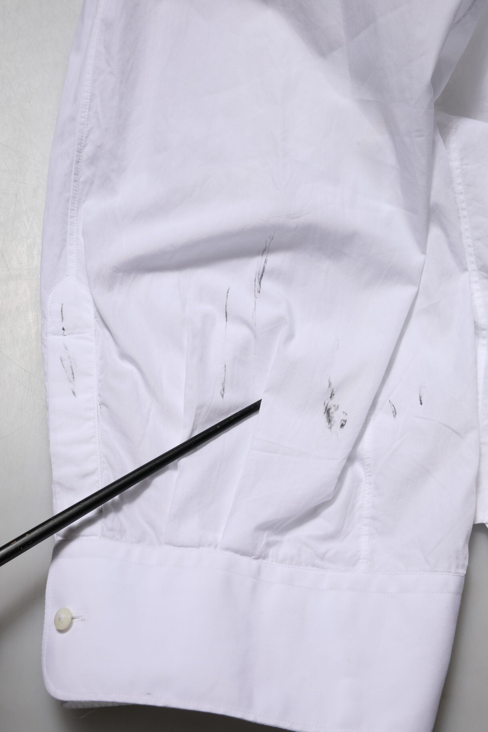 Chemise blanche en coton à manches longues de Dolce & Gabbana, style formel, vue de face.