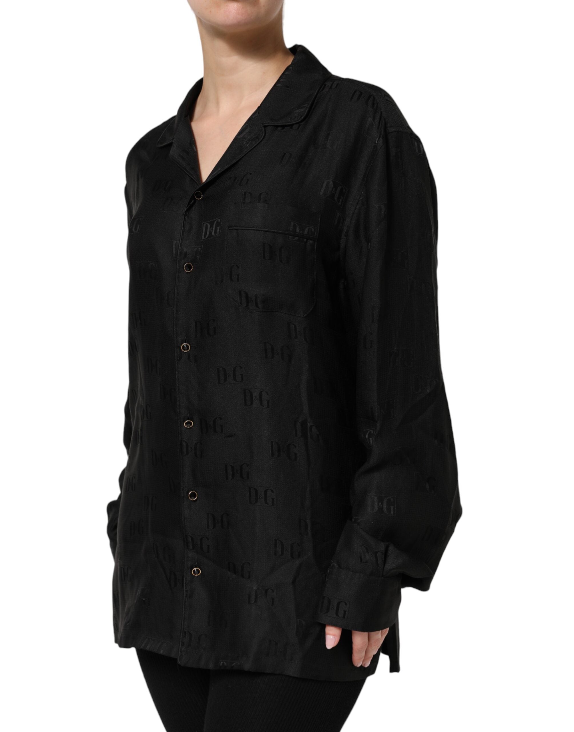 Haut à manches longues en soie noire avec broderie DG de Dolce & Gabbana, élégant et sophistiqué.