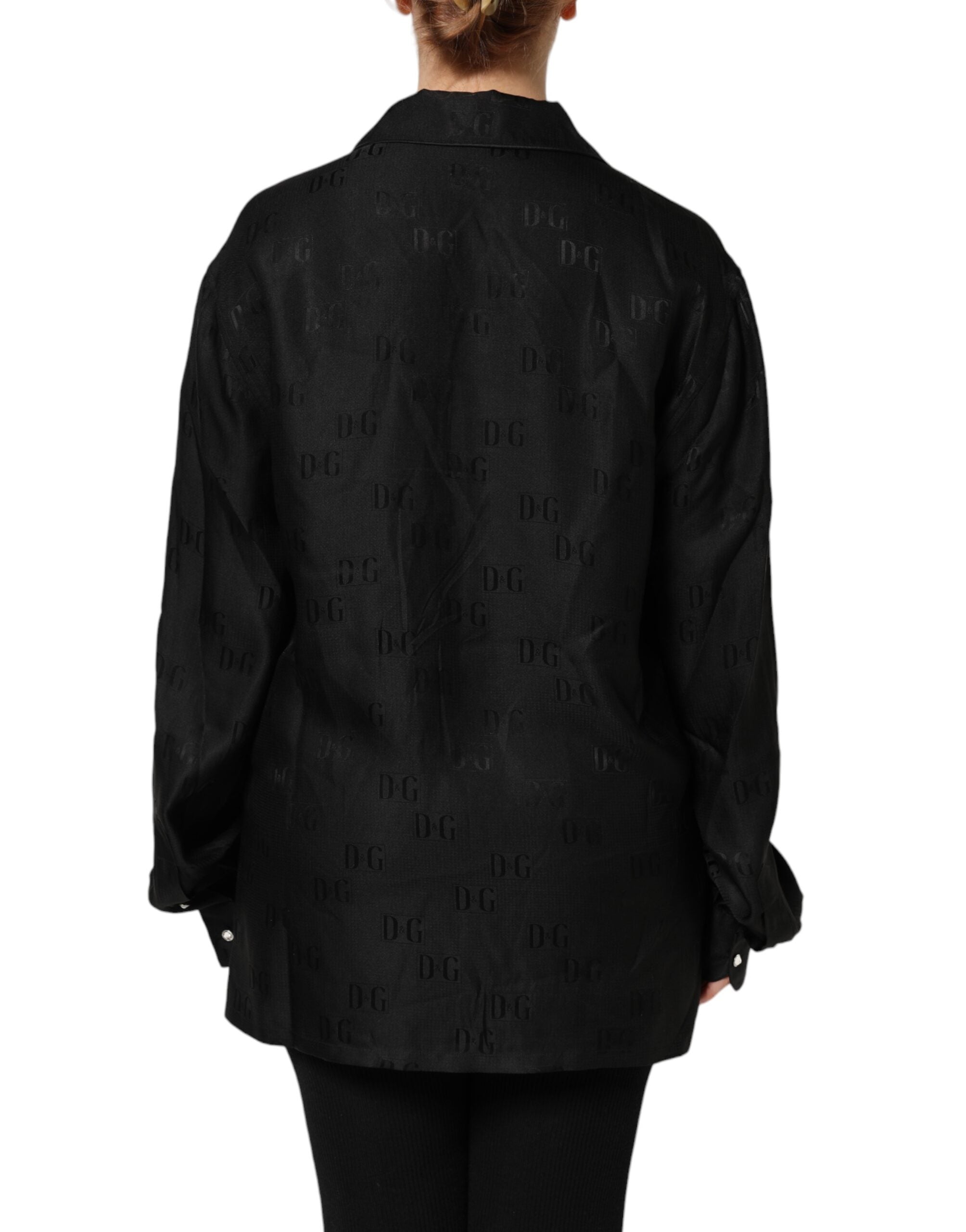 Top noir en soie Dolce & Gabbana avec broderies DG à manches longues, élégante et sophistiquée.