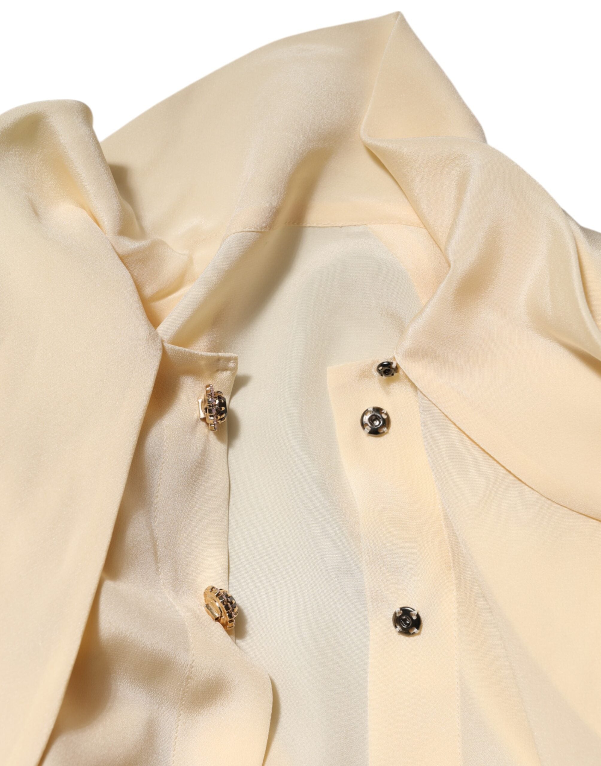 Chemise Dolce & Gabbana à col ascot jaune clair avec boutons, vue de devant, en tissu léger et élégant.