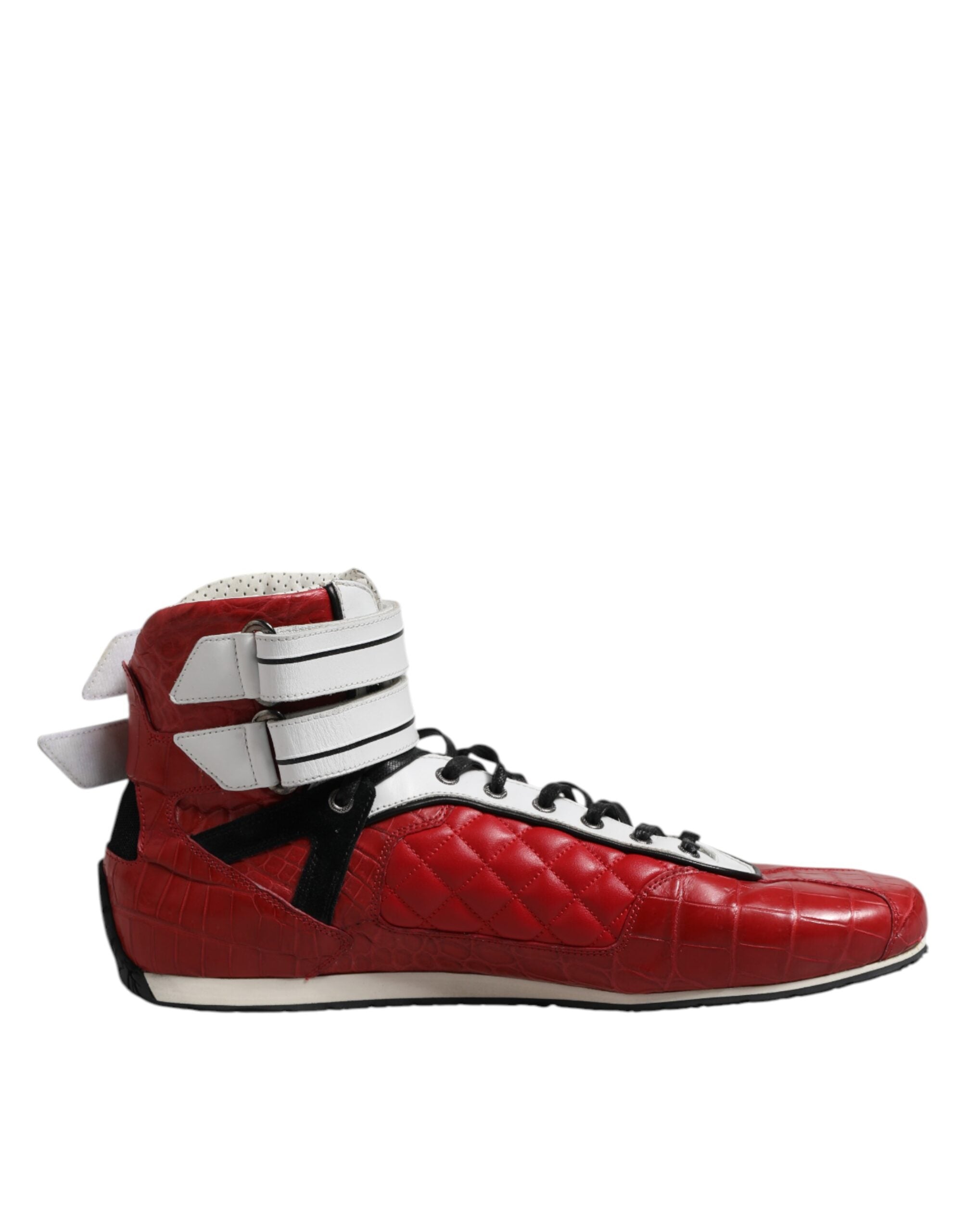Chaussures de sport en cuir rouge matelassé Dolce & Gabbana avec lacets, style sneakers tendance et élégante.
