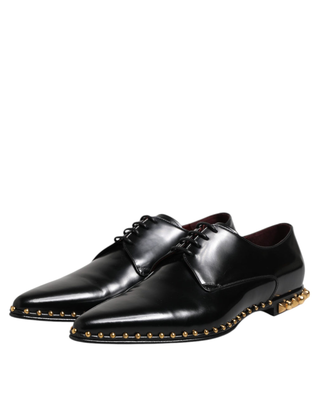 Chaussures derby pour hommes en cuir noir Dolce & Gabbana avec studs, élégantes et sophistiquées, visibles en gros plan.