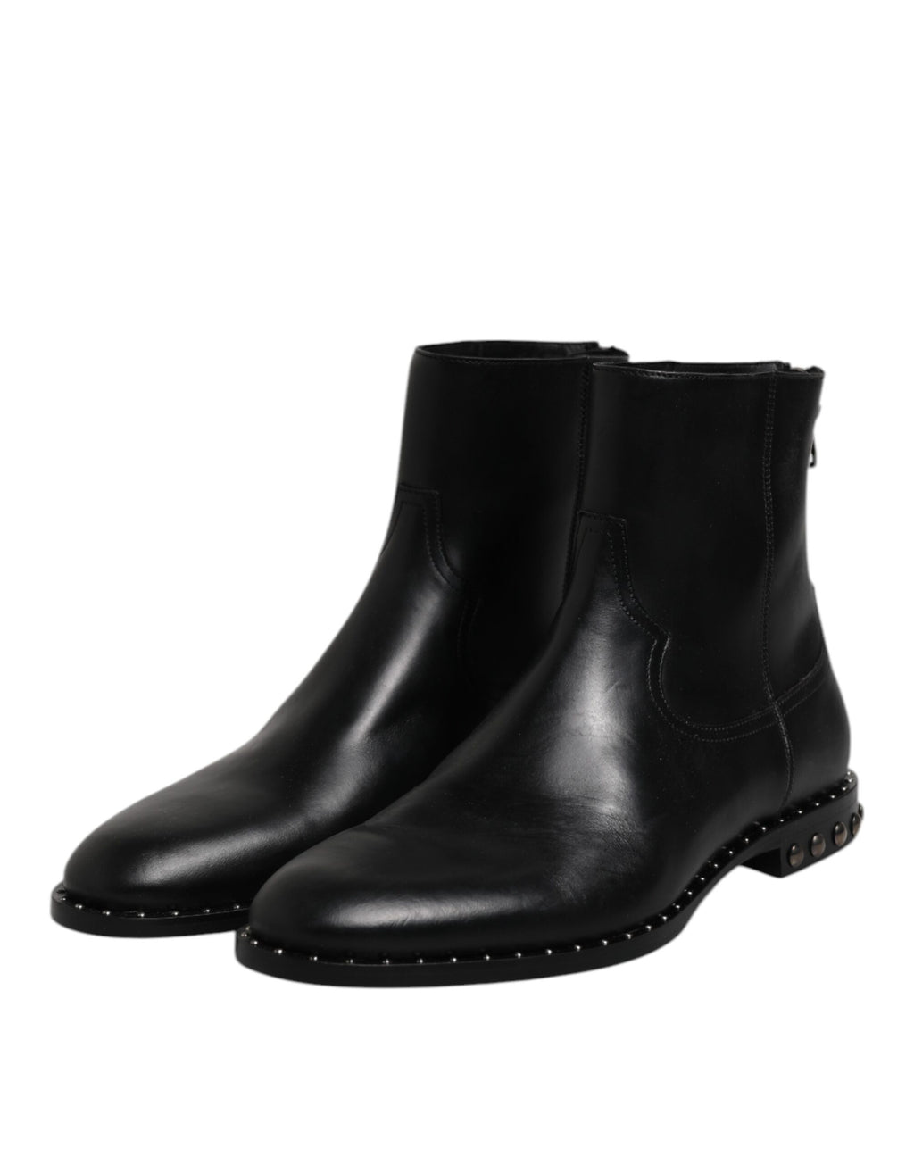 Bottes ankle en cuir noir Dolce & Gabbana avec logo, clous décoratifs et semelle en cuir, mode élégante et sophistiquée.
