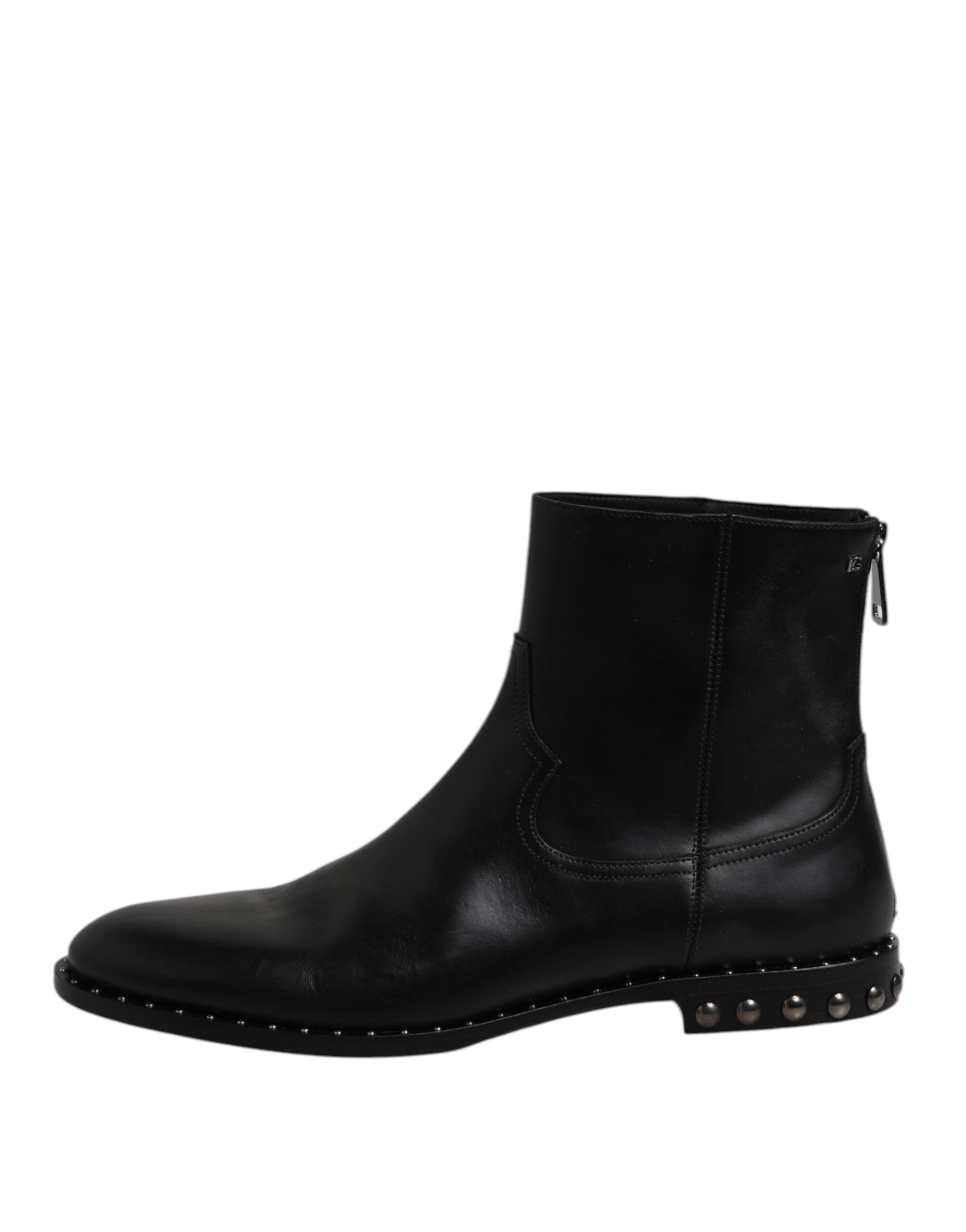 Bottes bottines en cuir noir Dolce & Gabbana avec logo, clous décoratifs et semelle en cuir, style élégant et moderne.