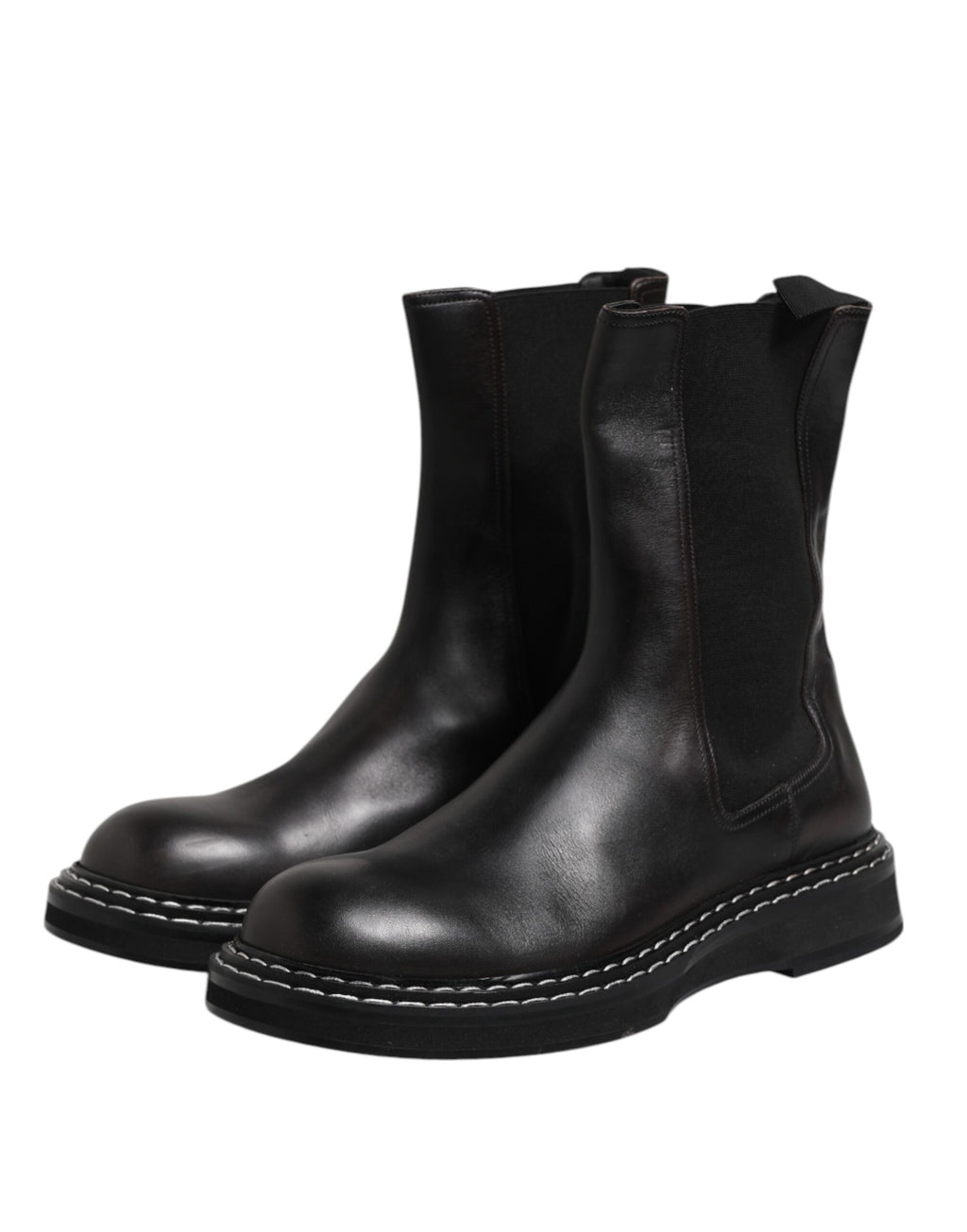 Bottes noires en cuir Dolce & Gabbana, mi-mollet, chaussures plates, style élégant et sophistiqué, visibles de face.