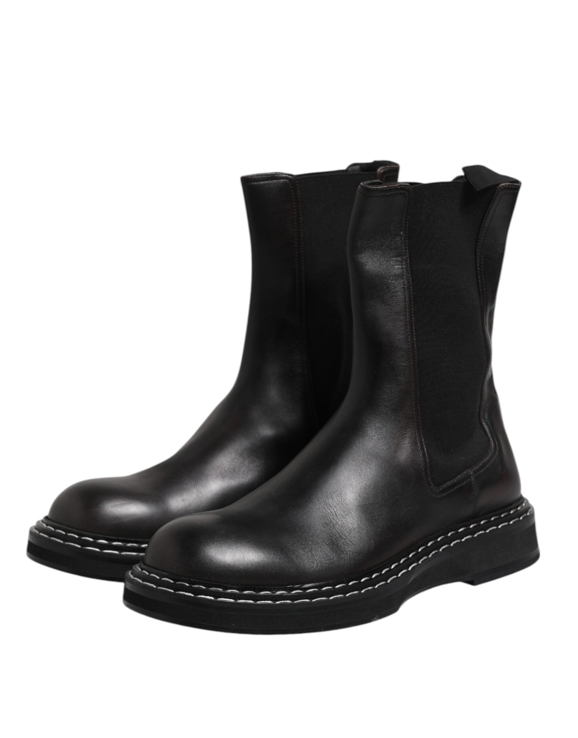 Bottes noires en cuir Dolce & Gabbana, mi-mollet, chaussures plates, style élégant et sophistiqué, visibles de face.