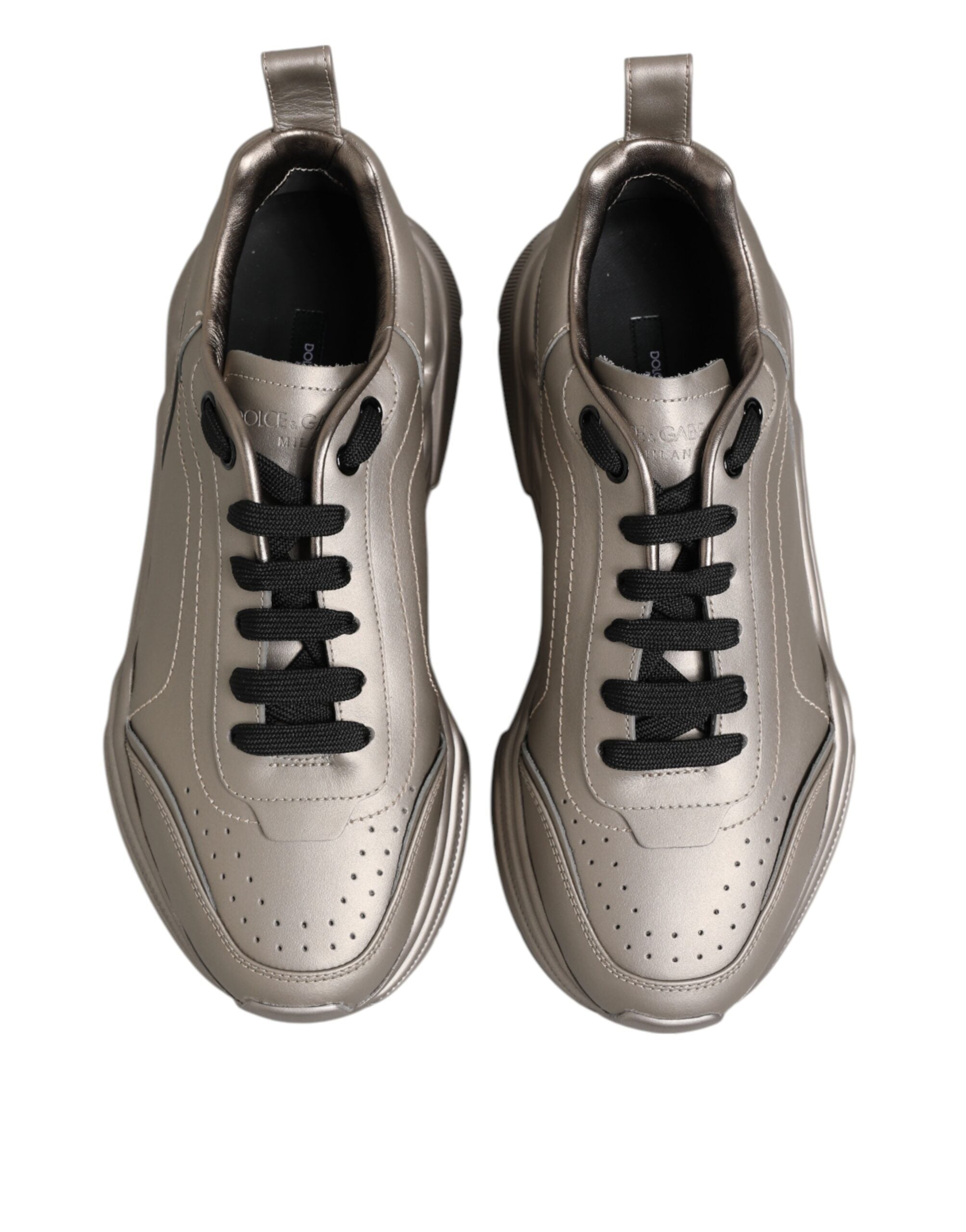 Chaussures sneakers pour hommes Dolce & Gabbana DAYMASTER en cuir argenté, style moderne et élégant.