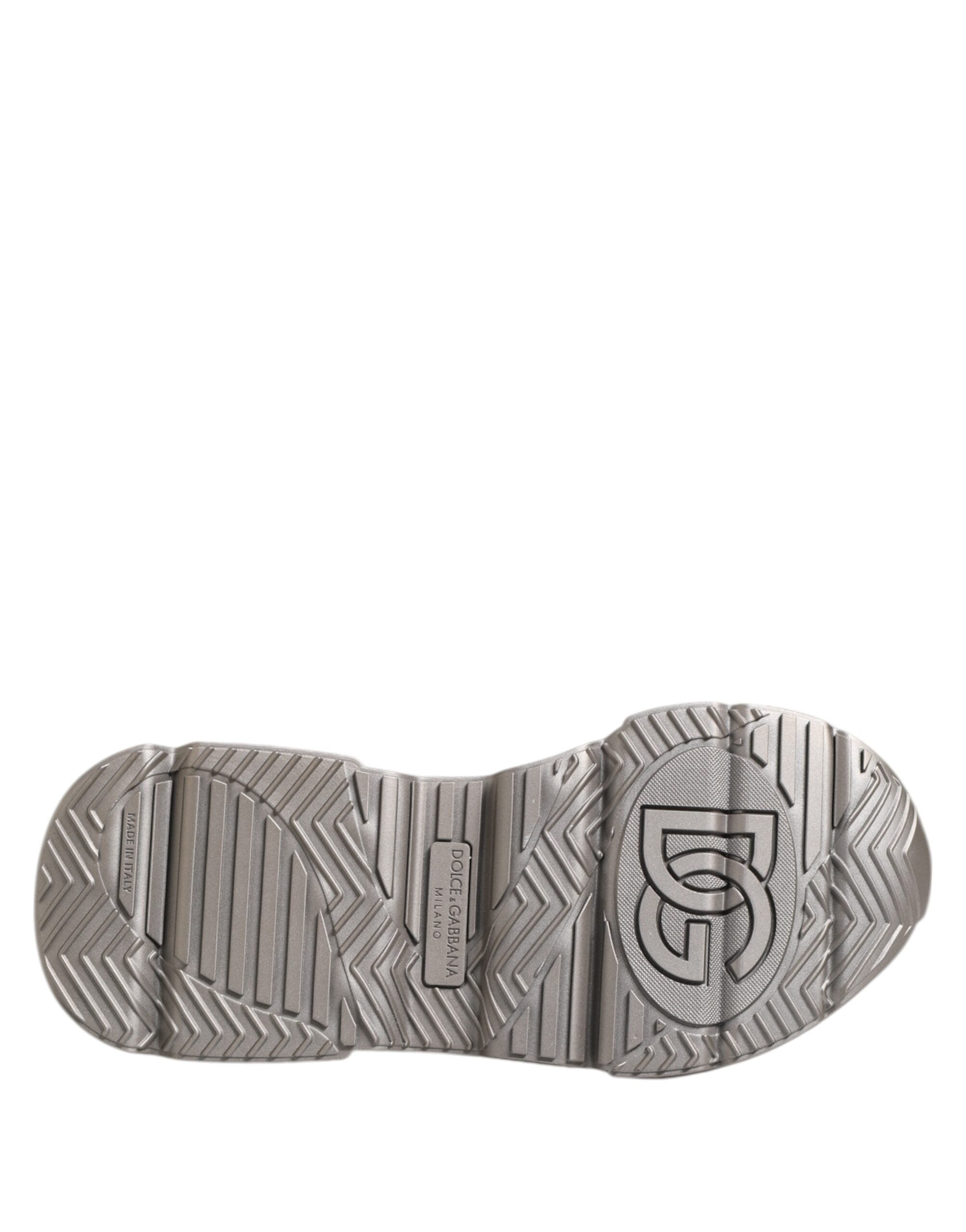 Chaussures sneakers homme Dolce & Gabbana DAYMASTER en cuir argenté avec détails modernes et semelle blanche.
