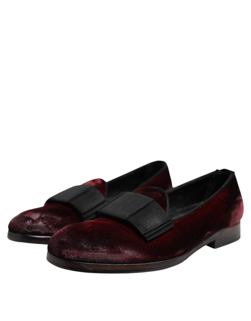 Mocassins slip-on en velours rouge pour homme de Dolce & Gabbana, chaussures élégantes et confortables.