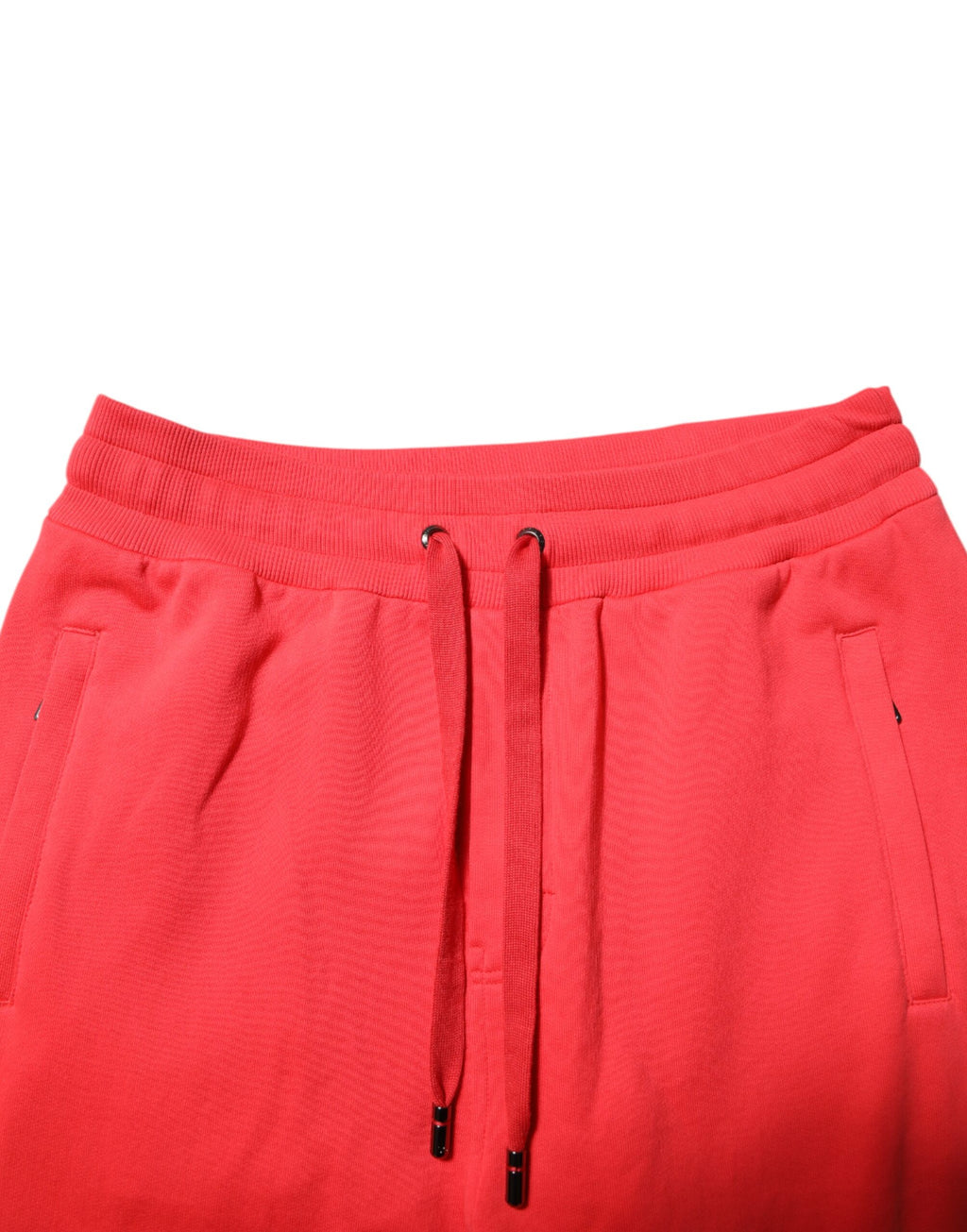 Pantalon jogger pour homme en coton rouge de la marque Dolce & Gabbana, vue de face, avec cordons de serrage à la taille.