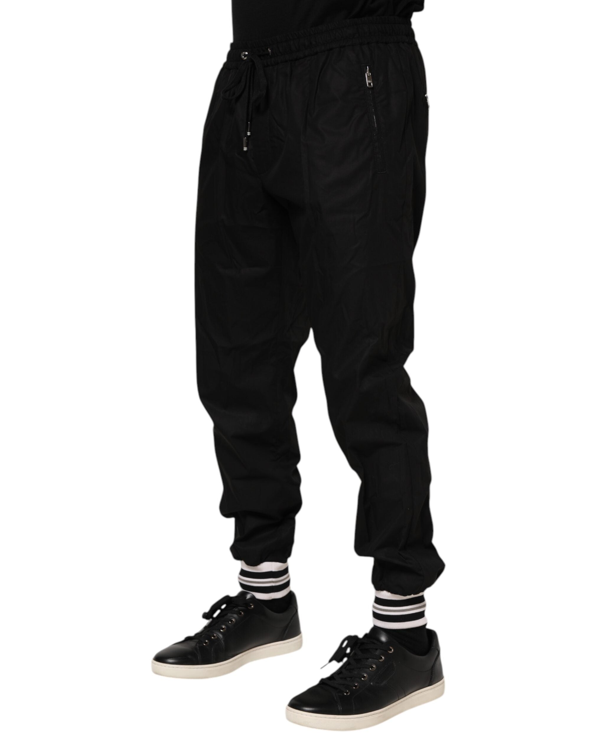 Pantalon de jogging homme Dolce & Gabbana noir en coton avec bande logo, style décontracté et élégant.