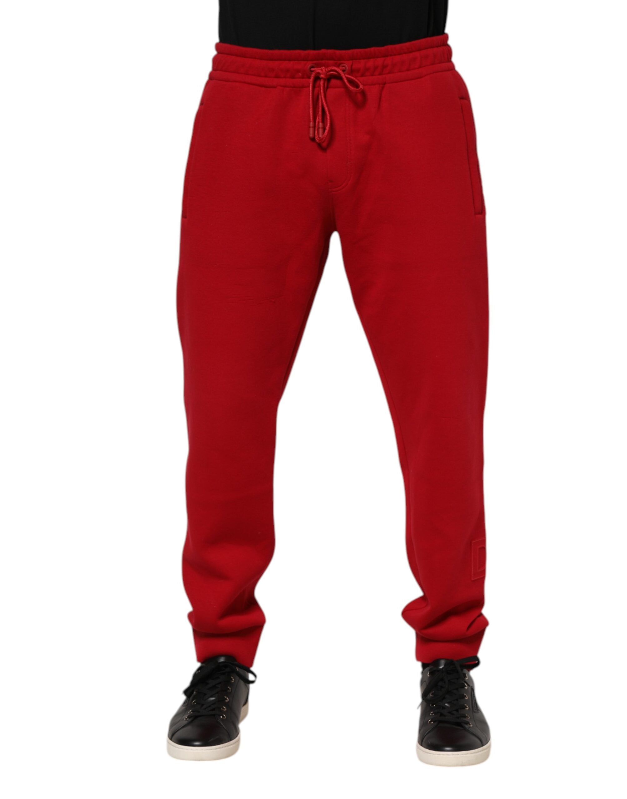 Pantalon jogger pour homme Dolce & Gabbana en coton rouge avec logo, style décontracté et confortable.