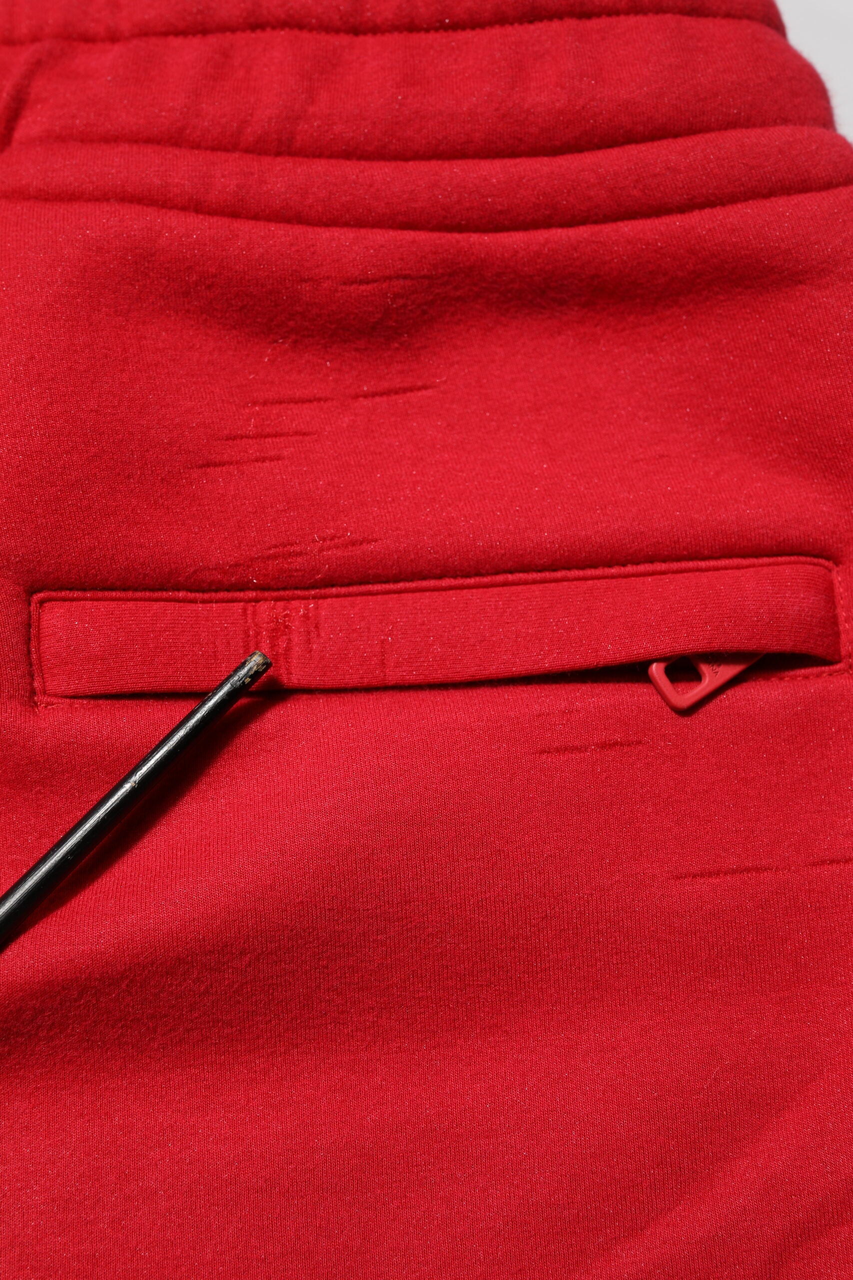 Pantalon de jogging pour homme Dolce & Gabbana en coton rouge avec logo, style décontracté et confortable.