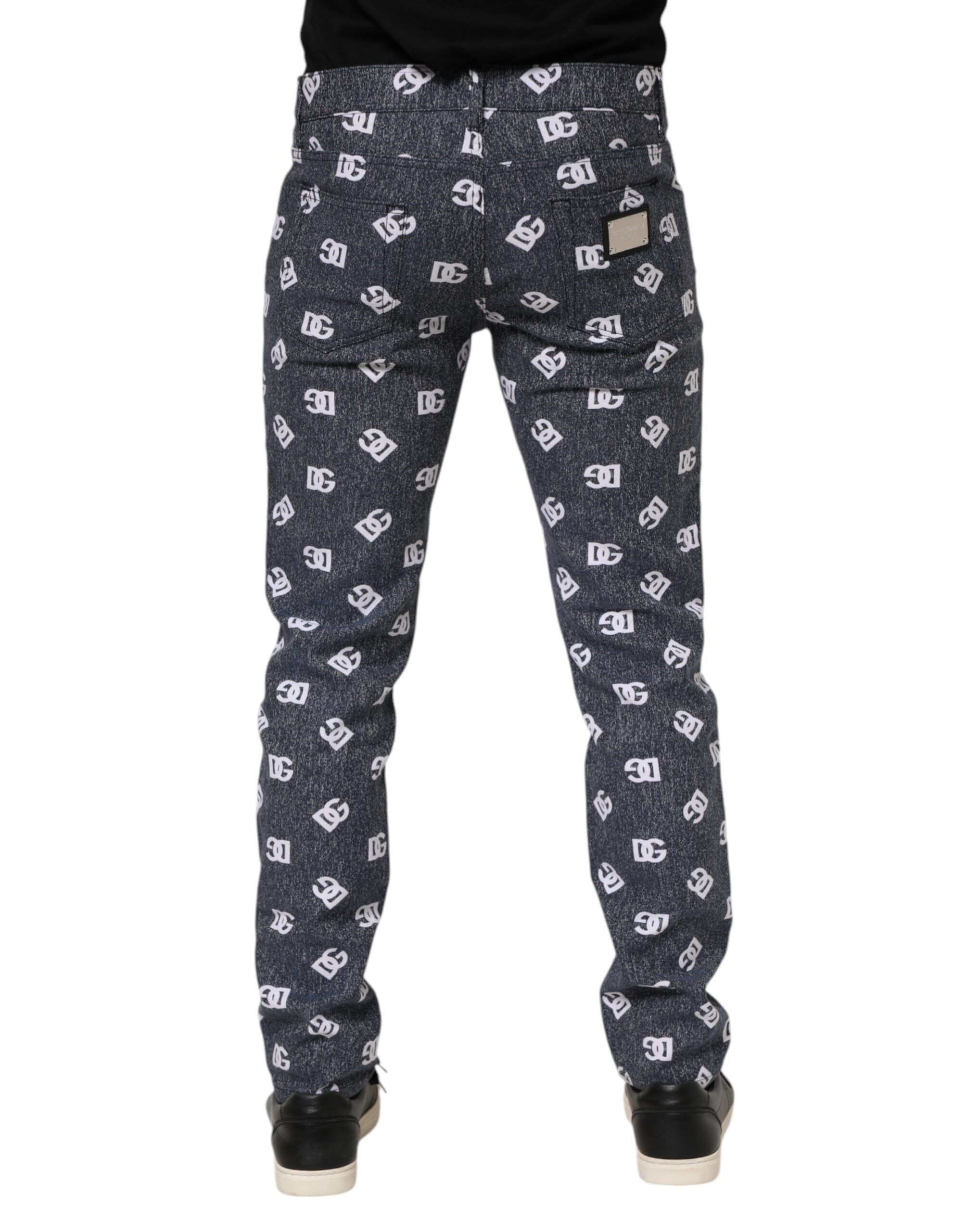 Jeans skinny en denim gris foncé Dolce & Gabbana avec logo en coton, coupe slim et ajustée, visible sur l'image.