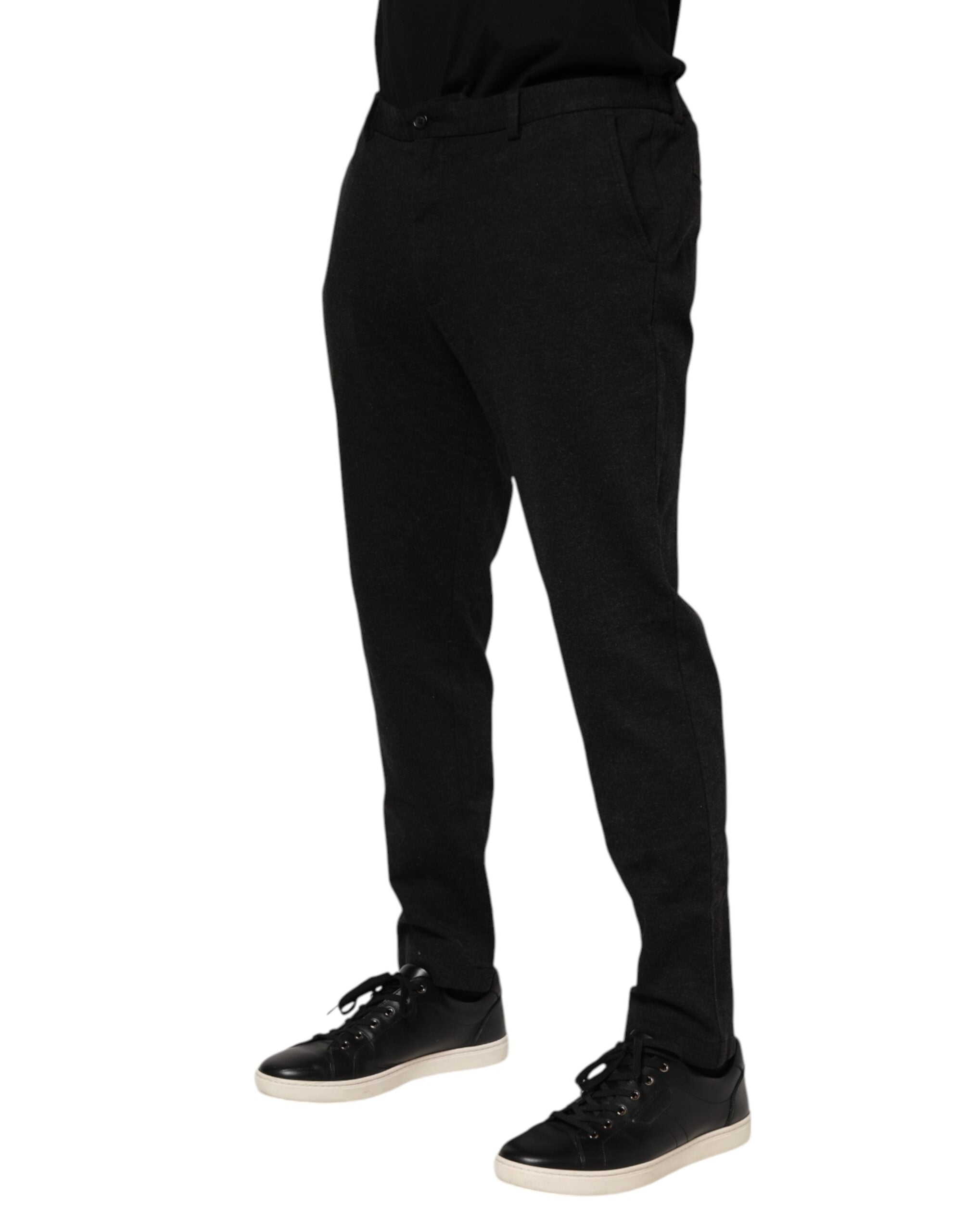 Pantalon homme Dolce & Gabbana en viscose gris foncé, style élégant avec coupe ajustée, visible dans l'image.