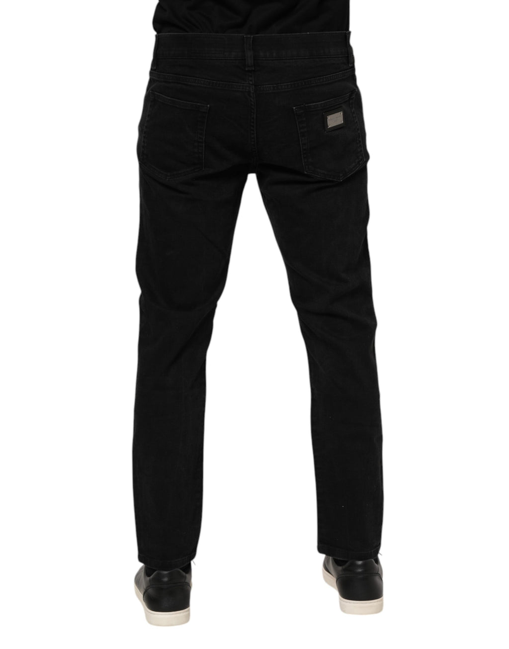 Jeans slim en denim noir Dolce & Gabbana avec plaque logo en coton, détails élégants et coupe ajustée.