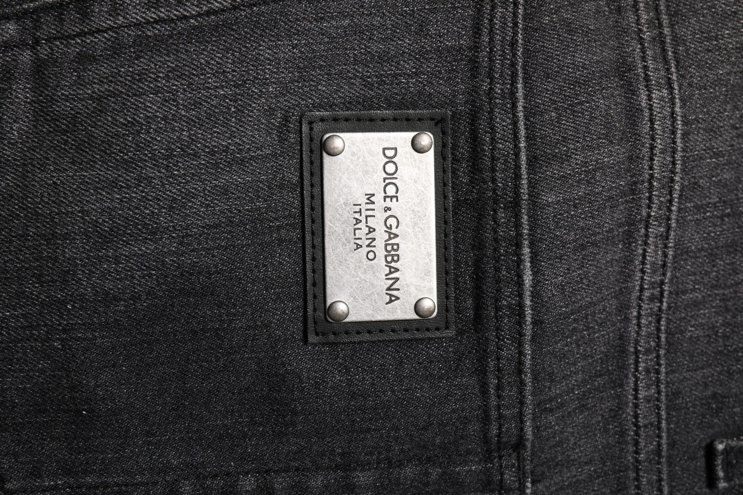Jeans délavés en coton ample de Dolce & Gabbana, couleur gris, style décontracté et confortable.