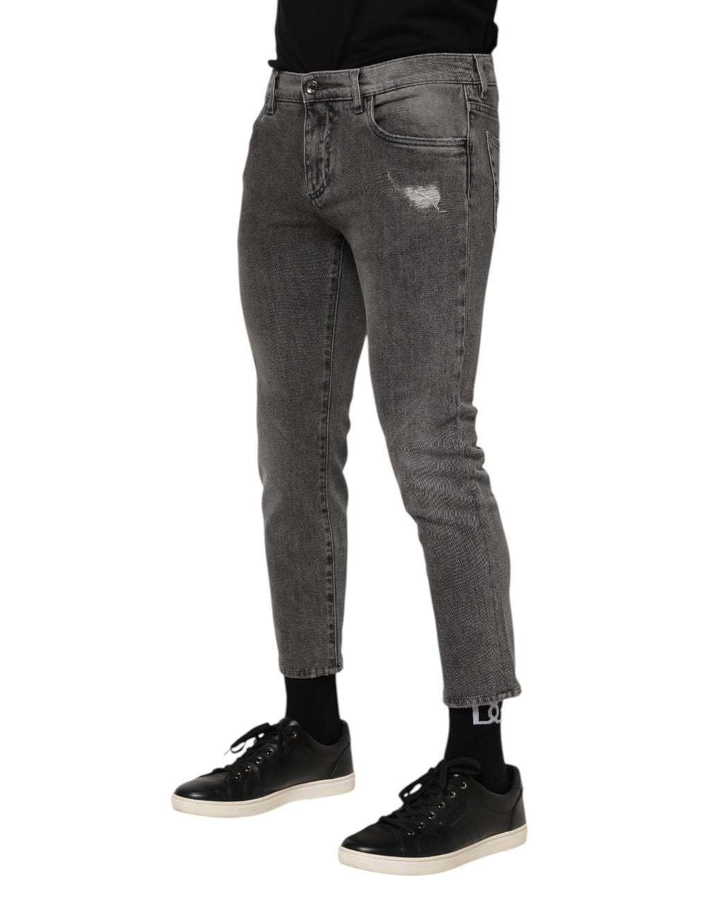 Jeans pour homme Dolce & Gabbana en denim gris avec plaque logo en coton, style décontracté et élégant.