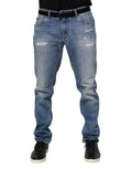 Jeans en denim délavé bleus Dolce & Gabbana avec taches, logo en plaque et style usé.