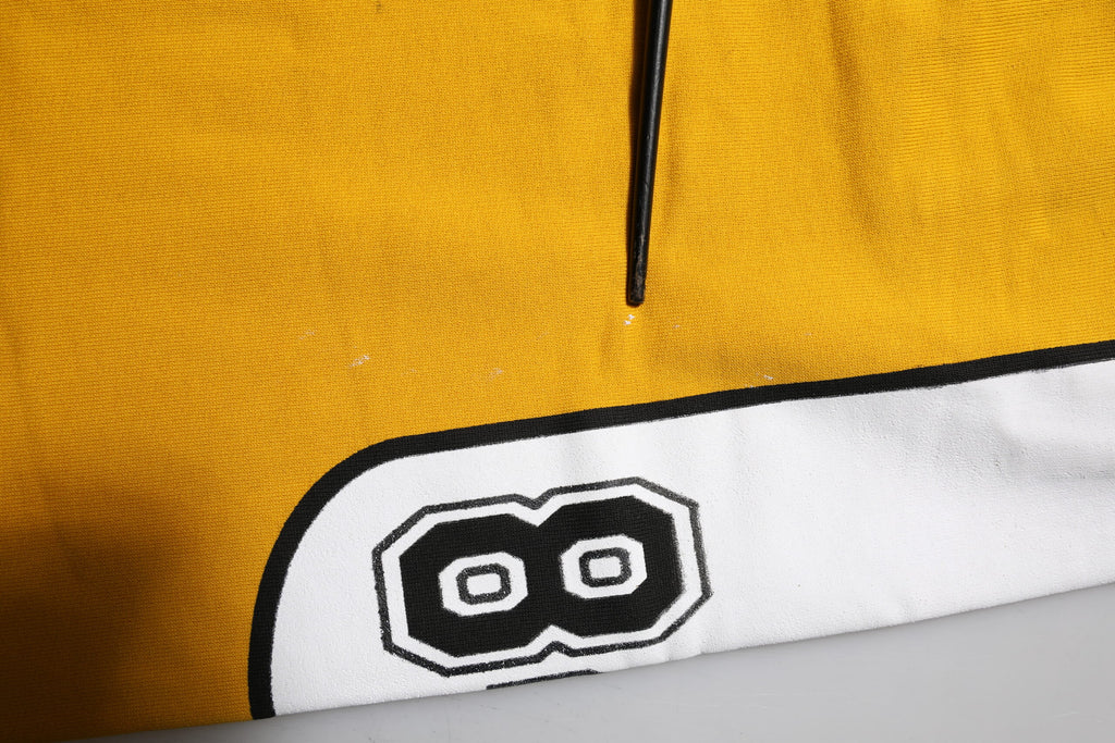Pantalons jogger en coton jaune Dolce & Gabbana avec cordon de serrage, vue de face.