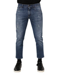 Jeans en denim bleu Dolce & Gabbana avec plaque en coton logo, coupe classique et détails mode élégants.