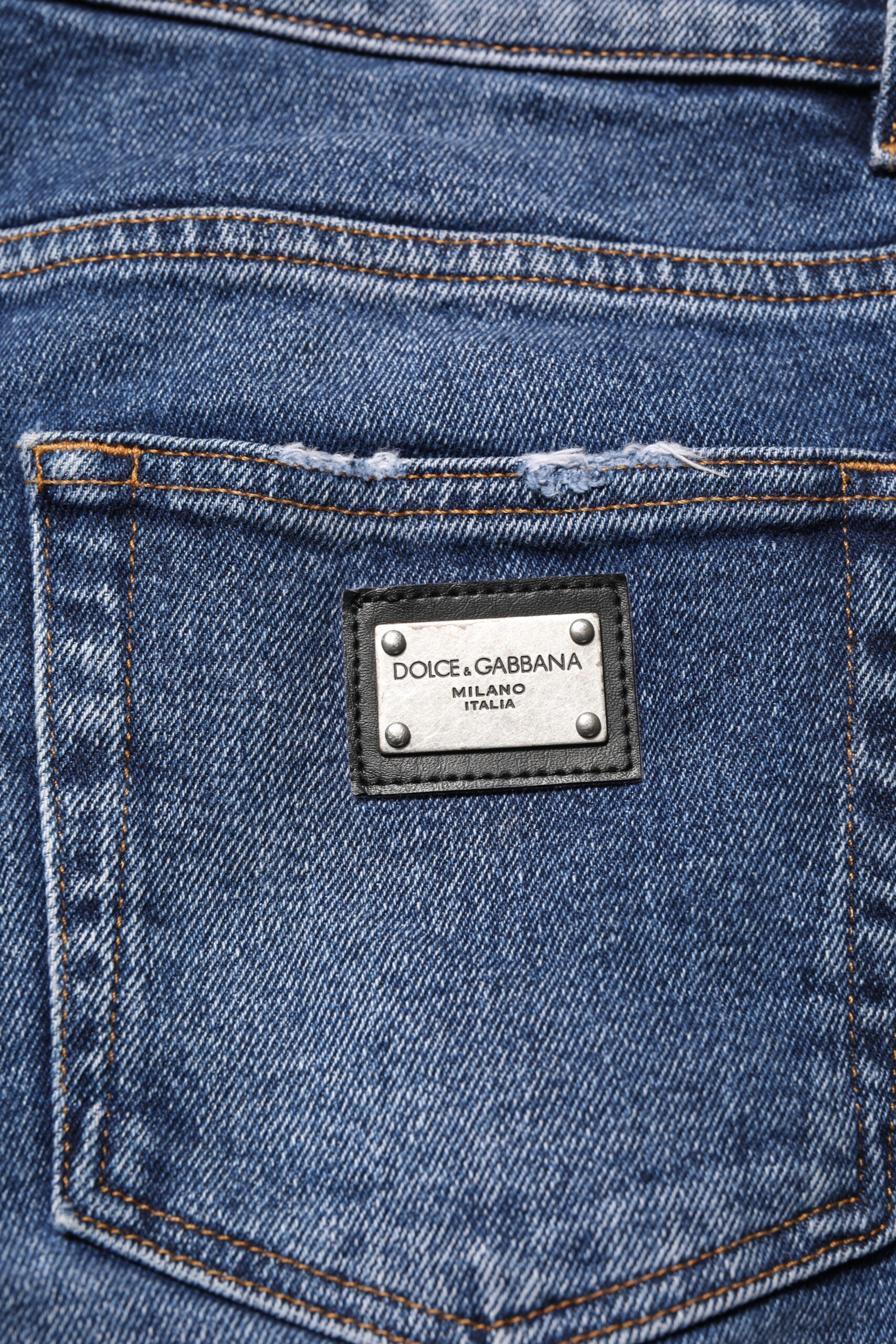 Jeans skinny en denim bleu Dolce & Gabbana avec logo en plaque en coton, pour homme, vue de face.